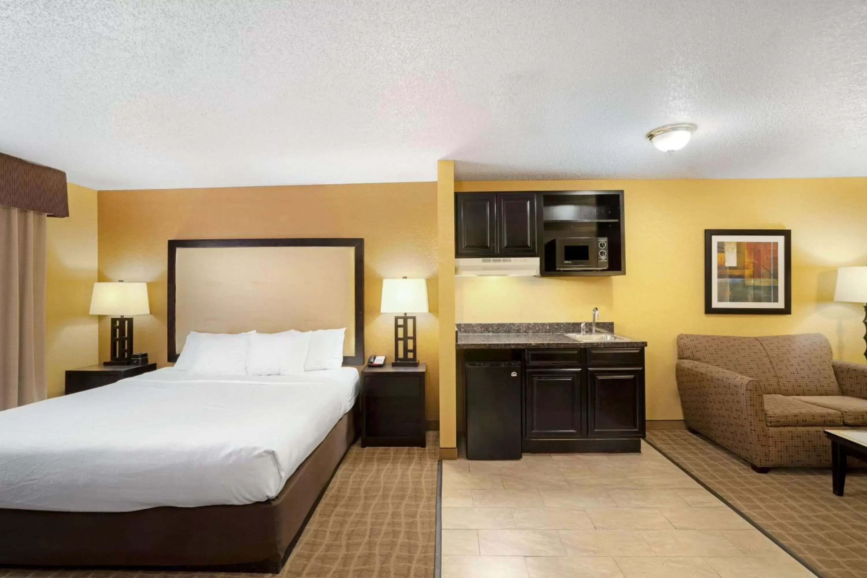 Photo of the whole room in La Quinta Inn & Suites by Wyndham Hot Springs