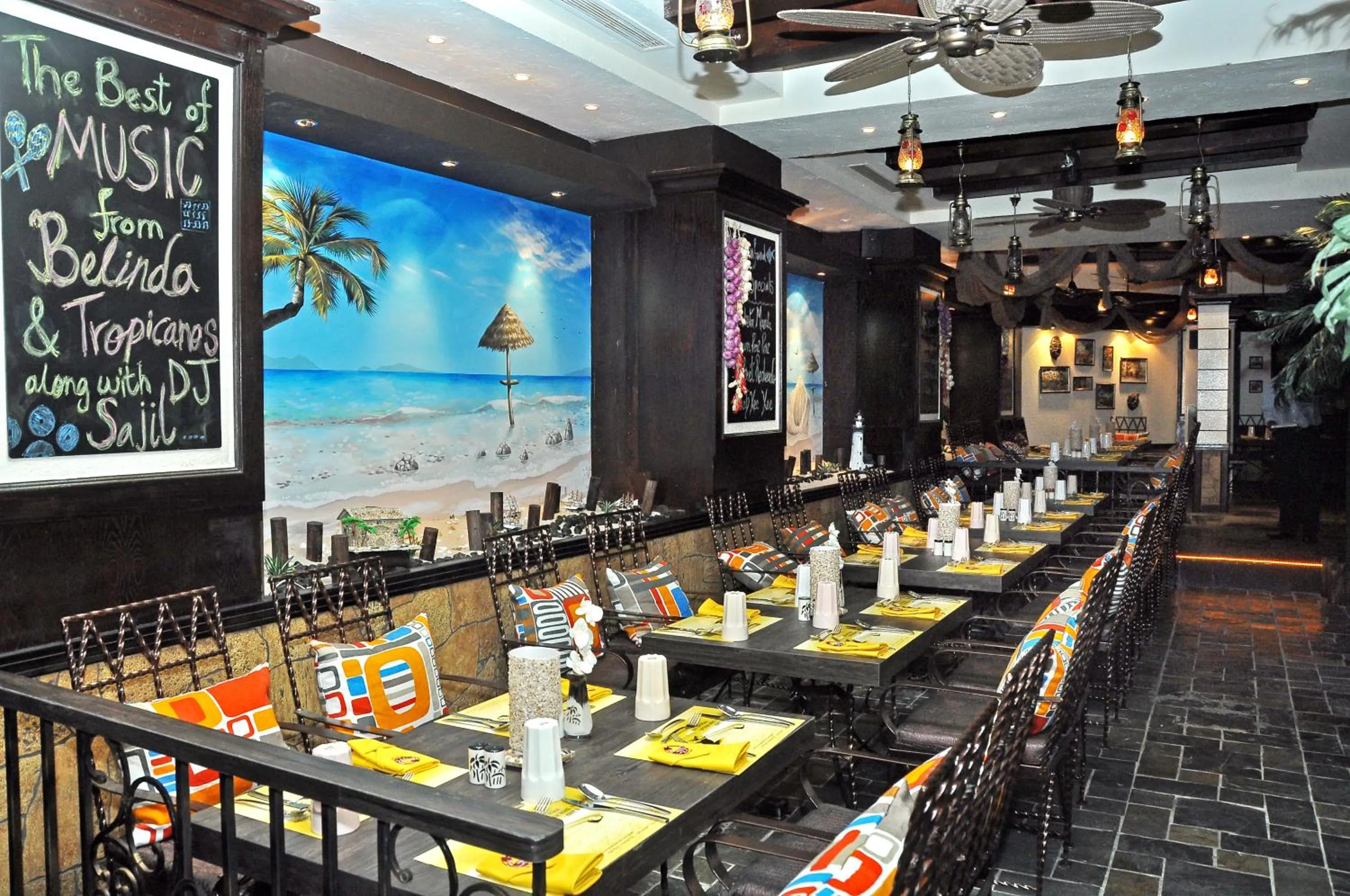 Restaurant/places to eat in Ascot Hotel