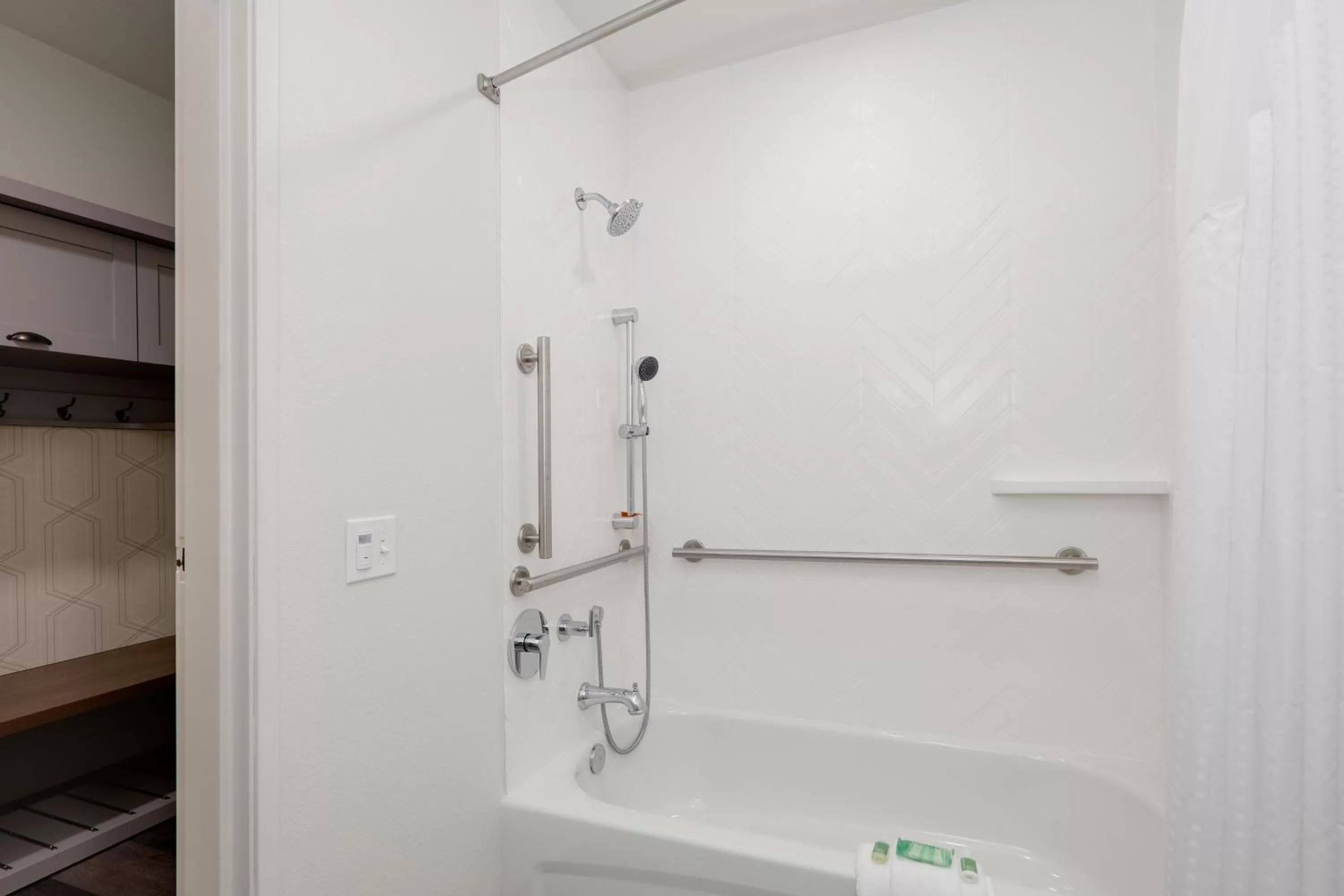 Twin Room - Mobility Access with Bath Tub in Holiday Inn Twin Falls, an IHG Hotel