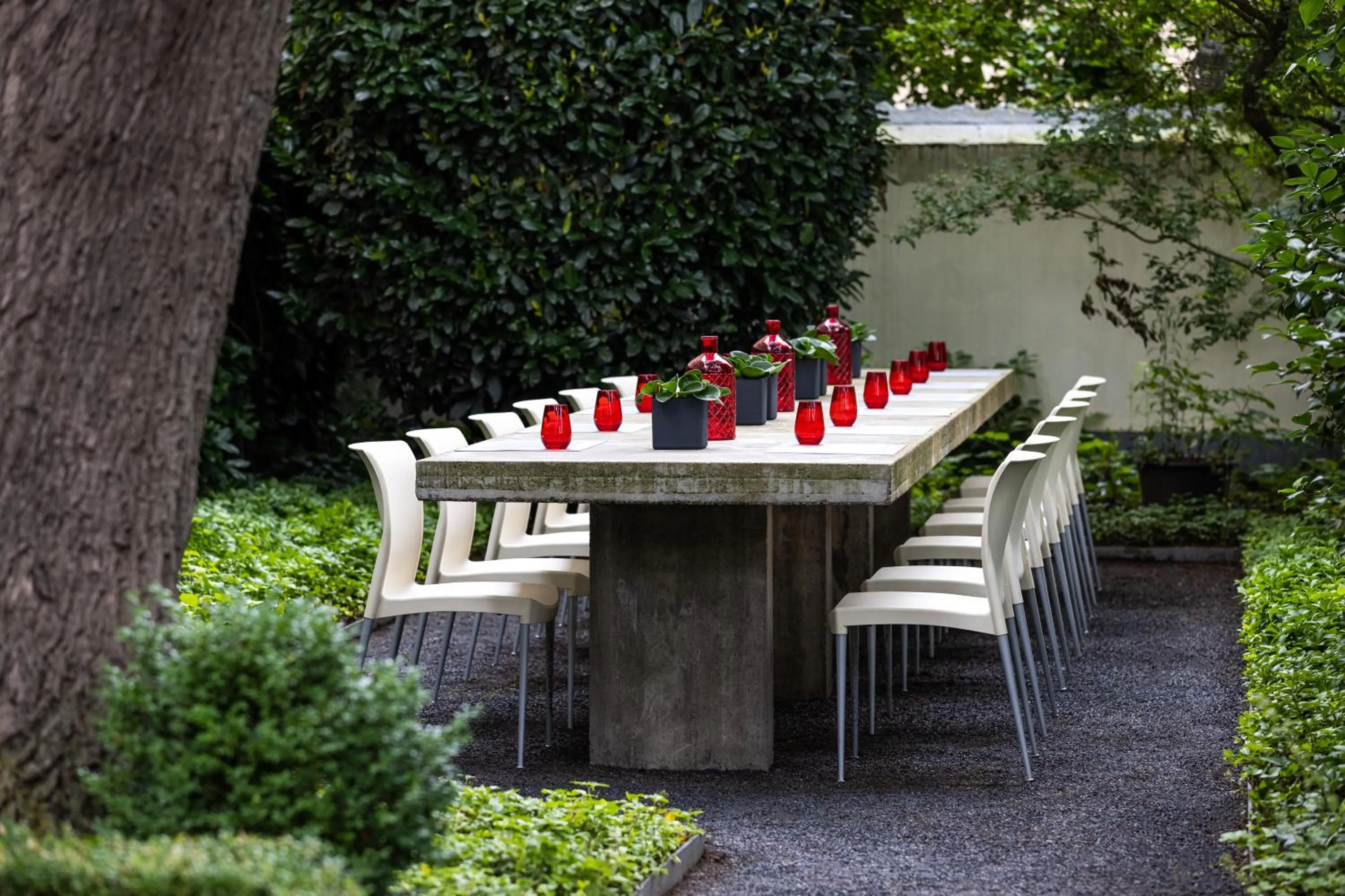 Garden view in The New Yorker Hotel Köln-Messe