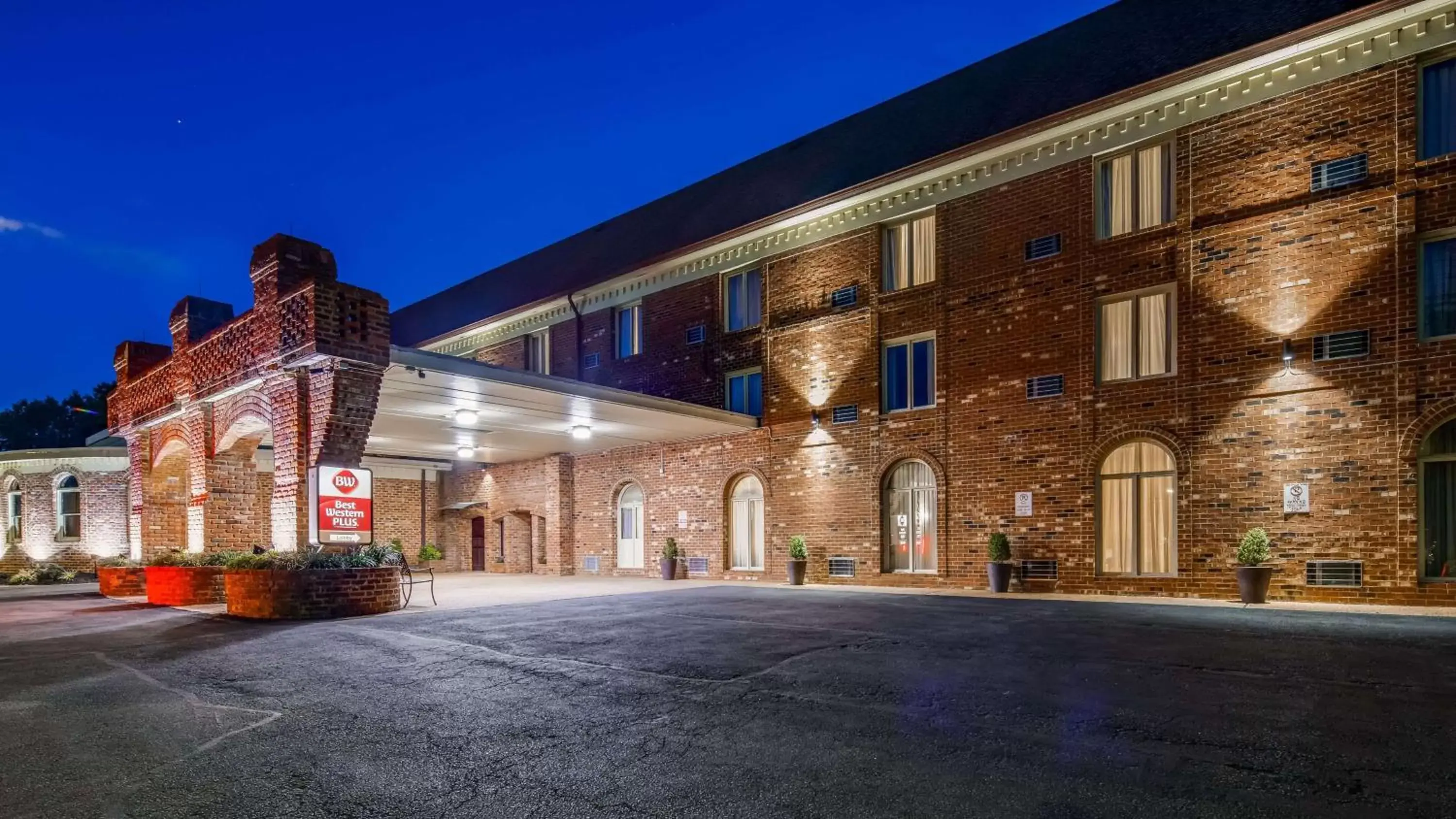 Property Building in Best Western PLUS Governor's Inn Richmond