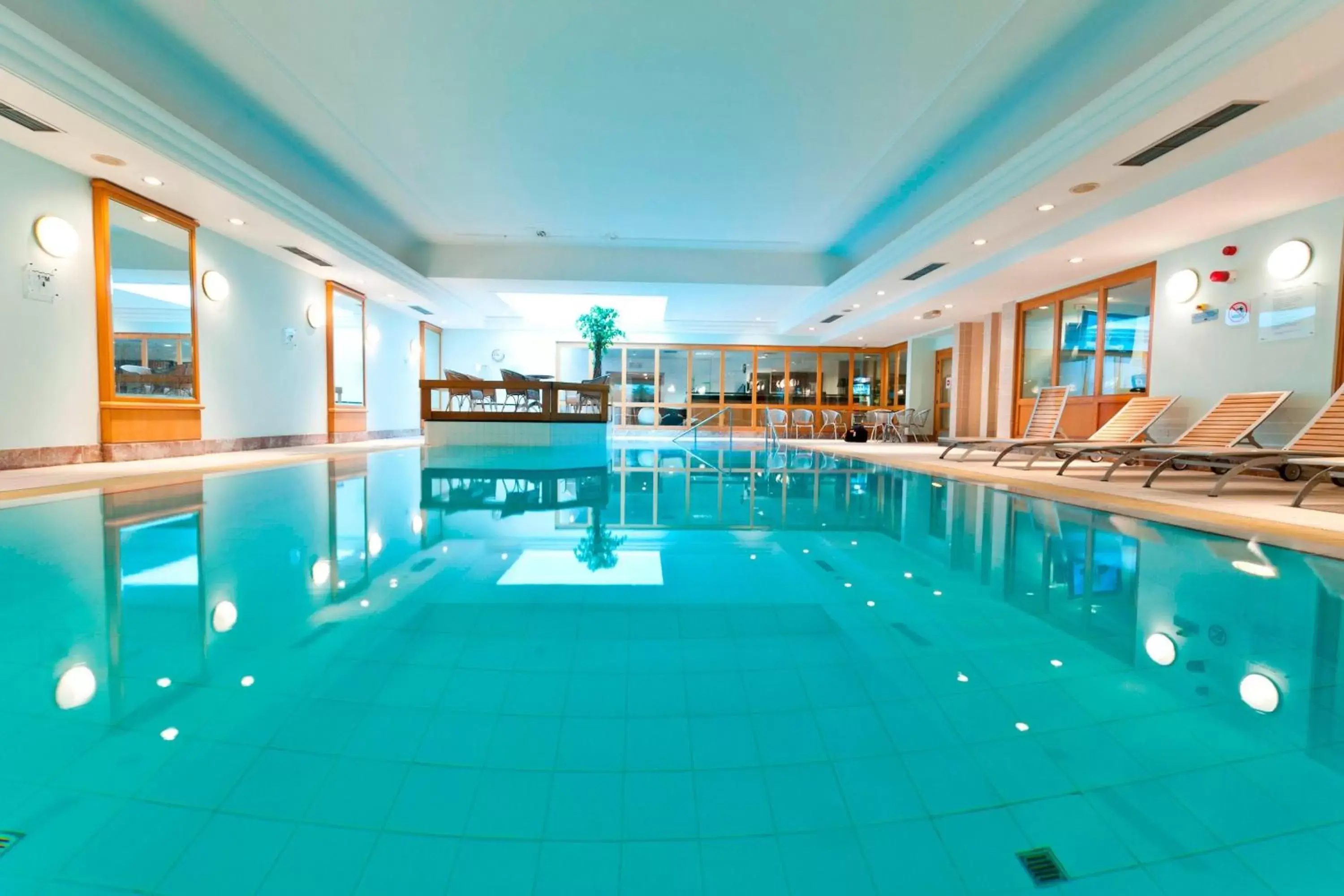 Swimming Pool in Marriott Executive Apartments Brussels