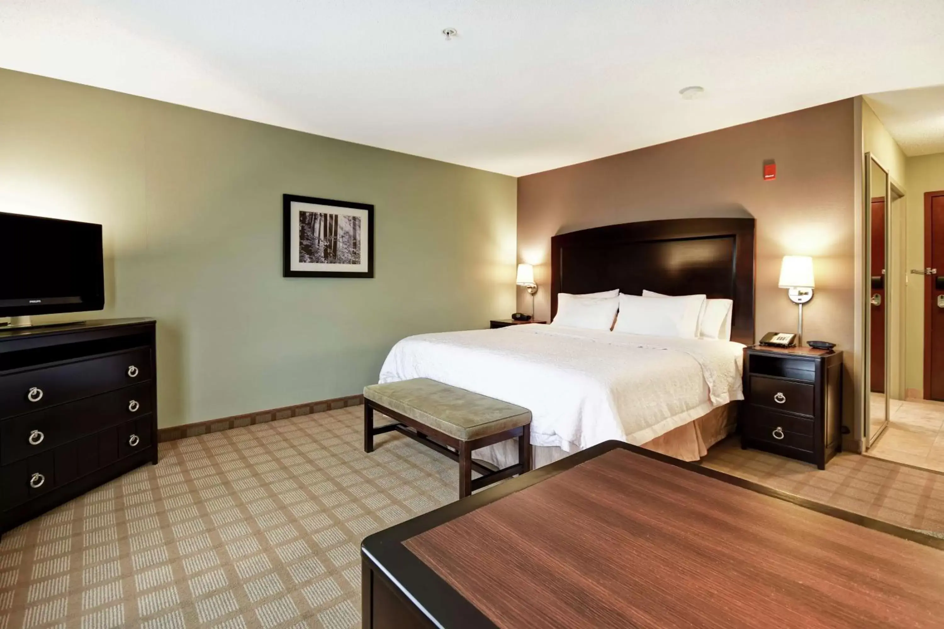 Bedroom, Bed in Hampton Inn & Suites Detroit-Canton