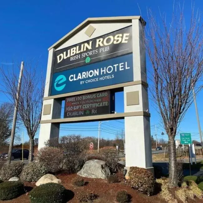 Property building in Clarion Hotel Seekonk - Providence