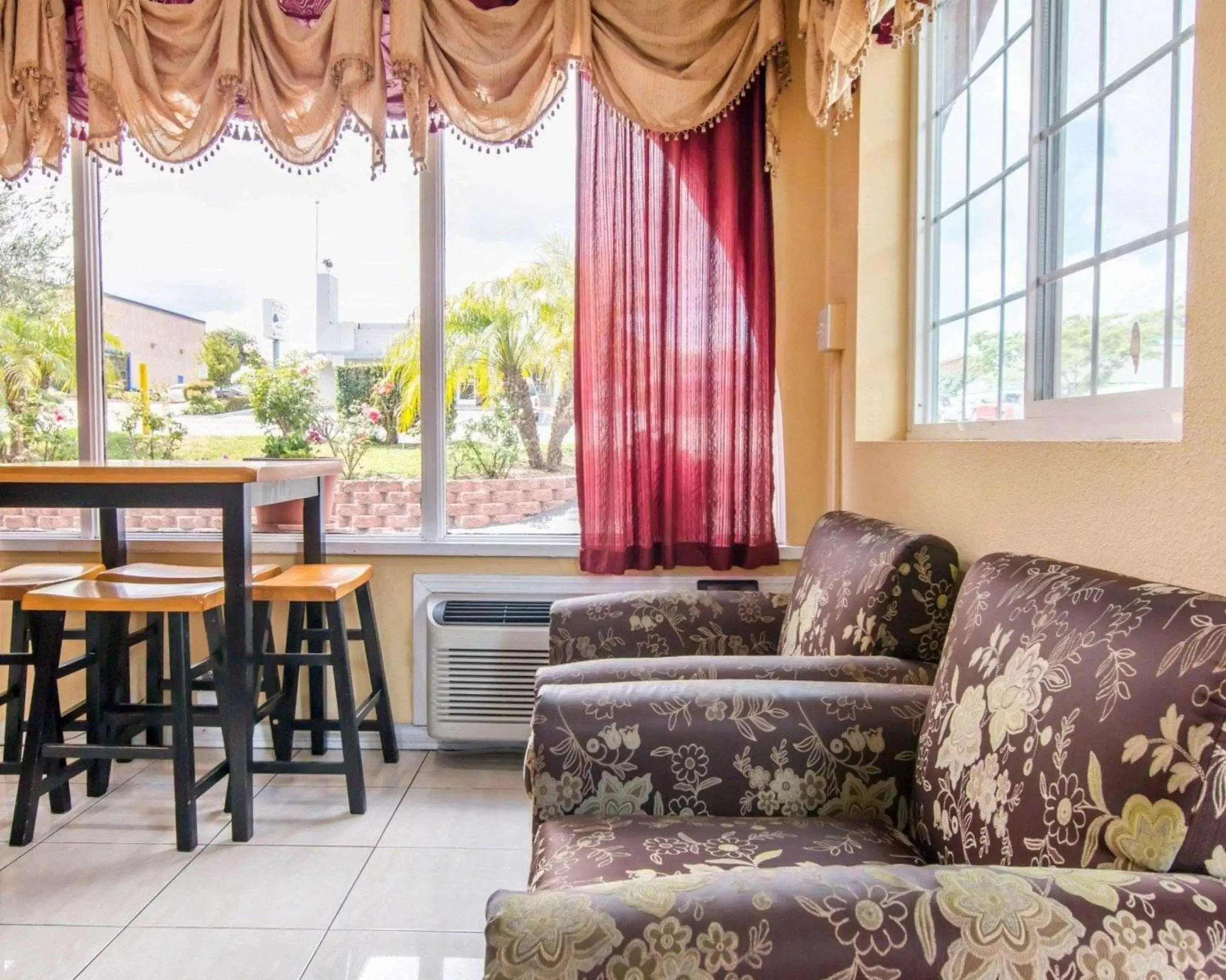 Lobby or reception, Seating Area in Rodeway Inn Lemon Grove San Diego East