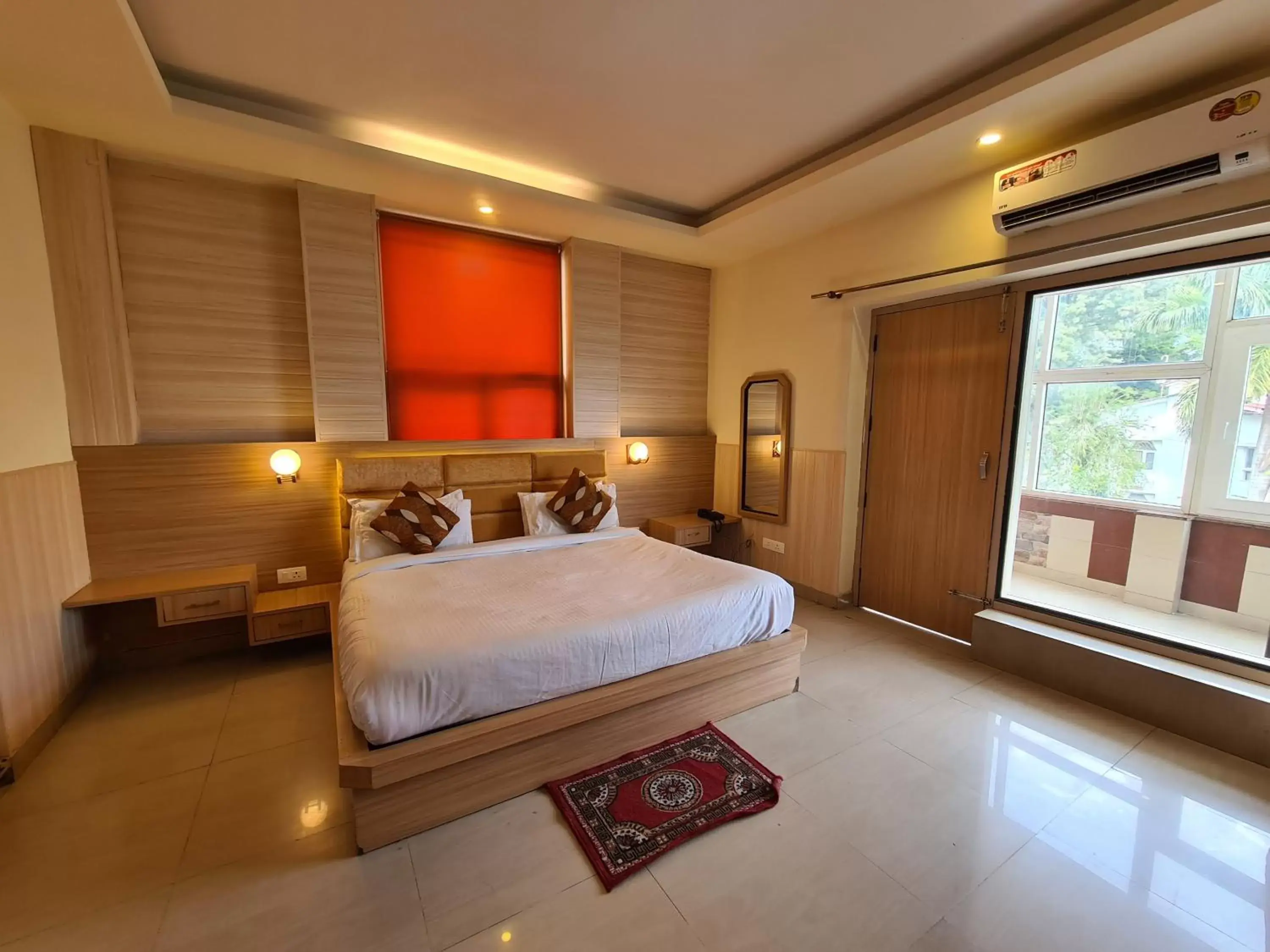 Bed in Hotel Rajpur Heights