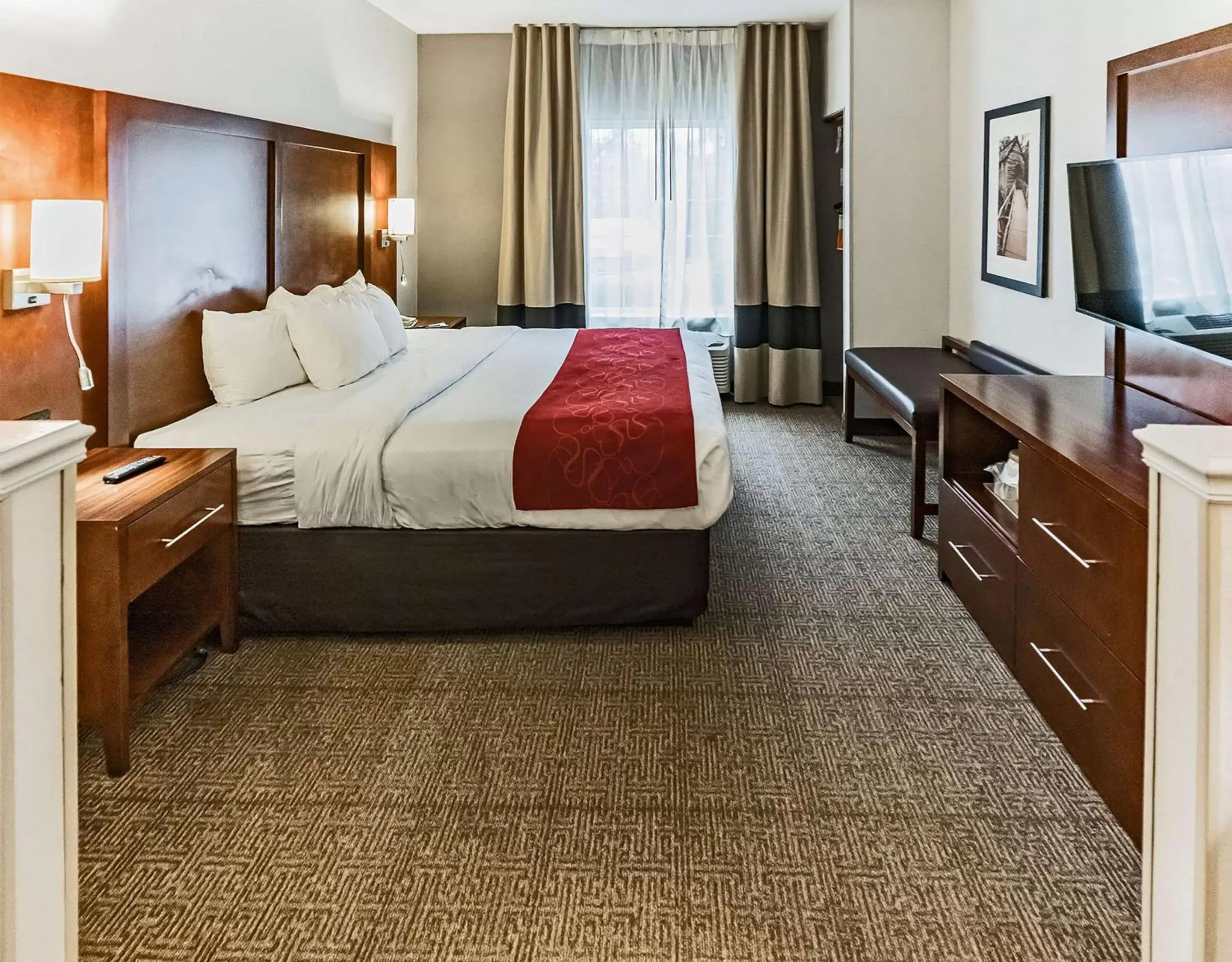 Bedroom, Bed in Comfort Suites Salisbury I-85