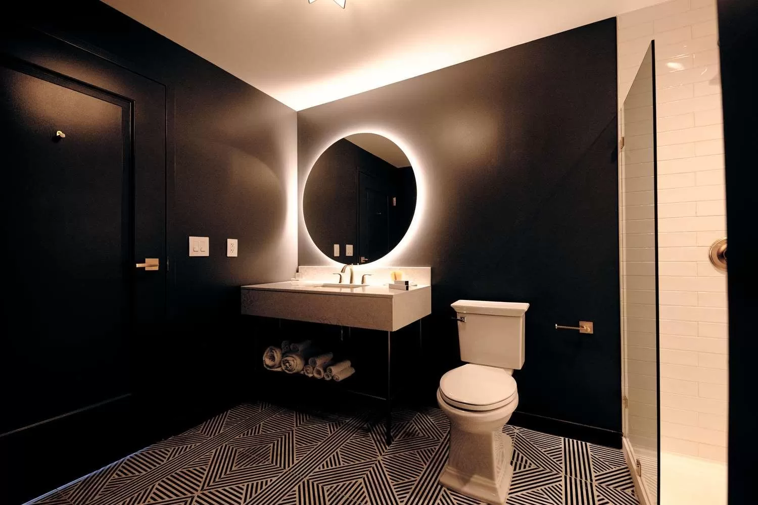 Bathroom in The Kelly Birmingham, Tapestry Collection By Hilton