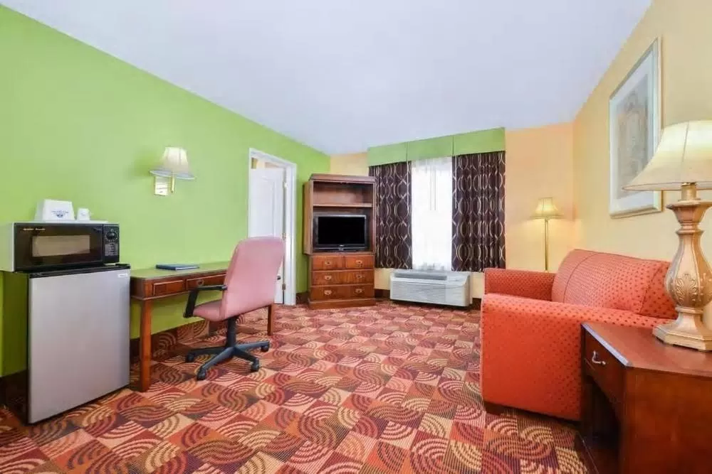 TV and multimedia in Super 8 by Wyndham Lake of the Ozarks