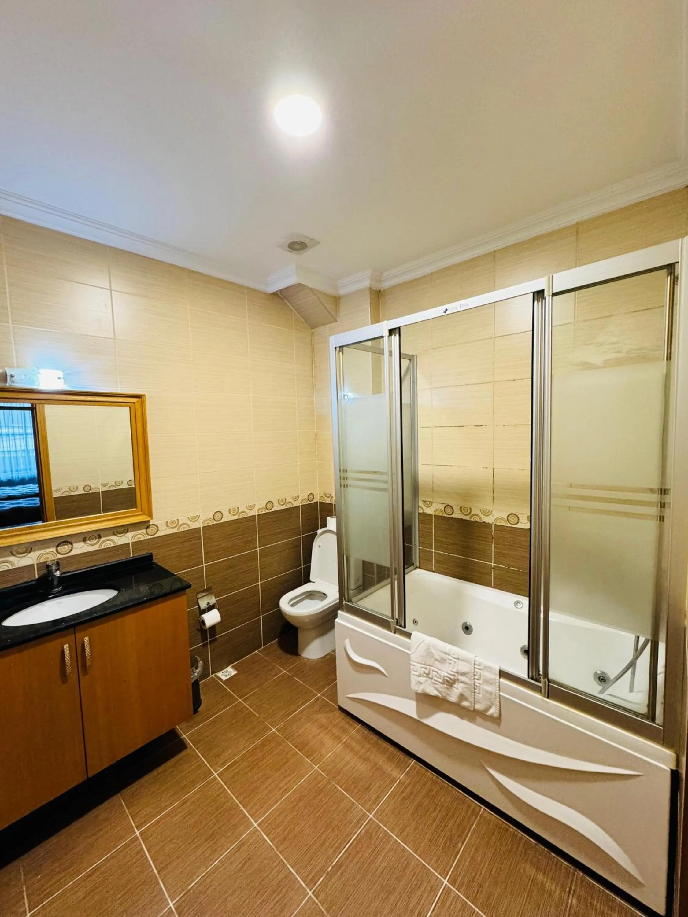 Shower in Grand Papirus Hotel