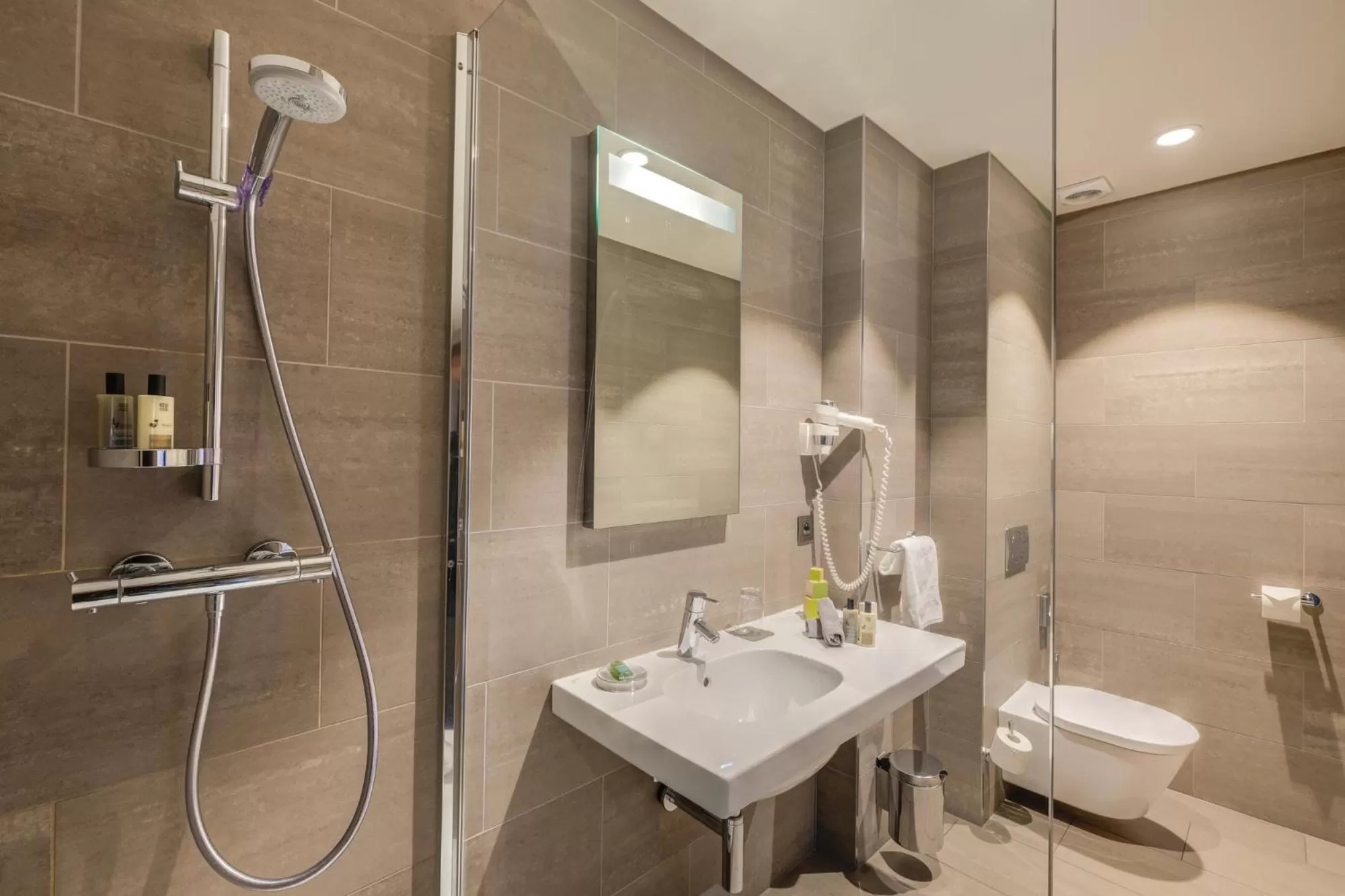 Shower in Le Côté Vert