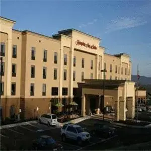 Property building in Hampton Inn and Suites Woodstock, Virginia