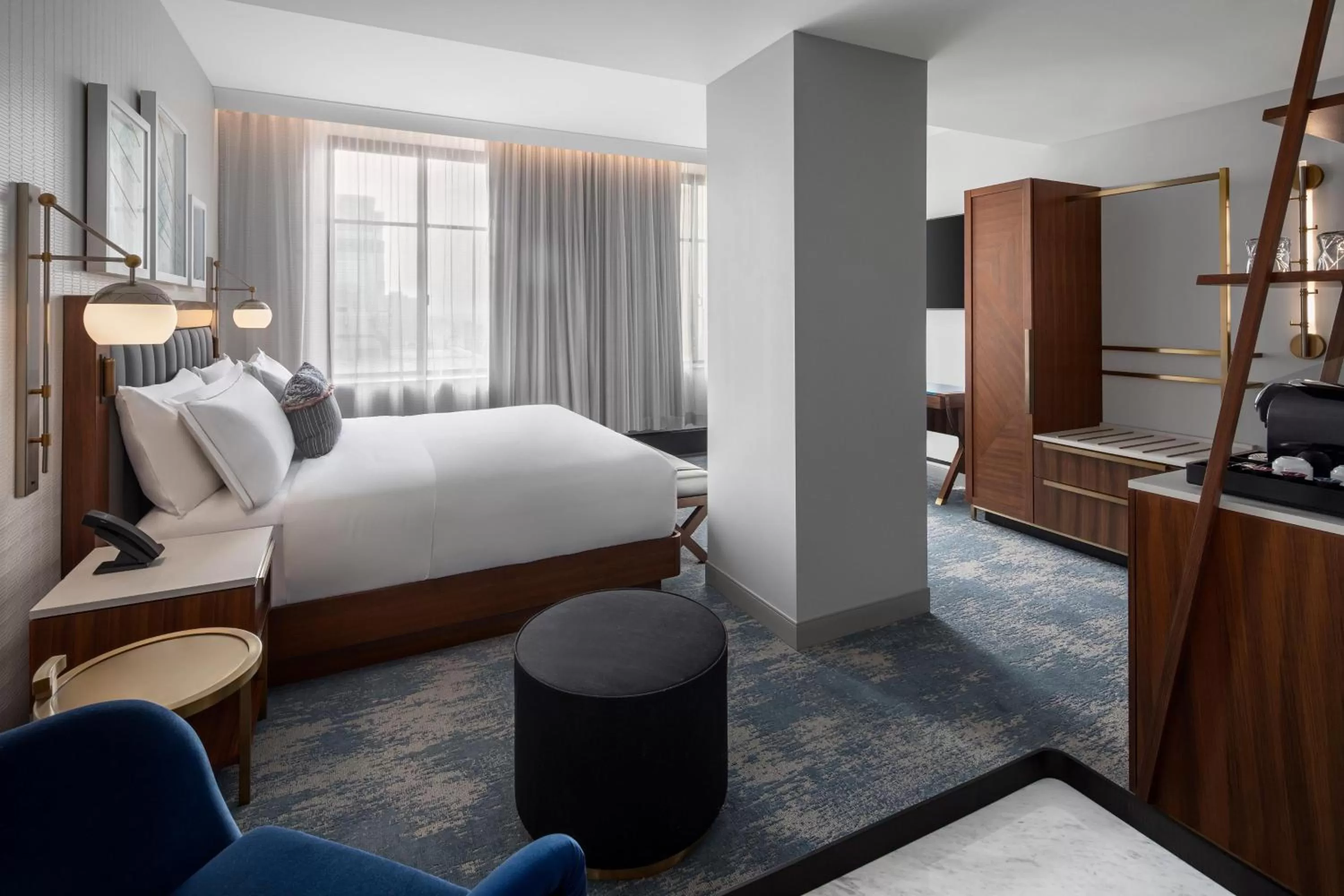 Bedroom, Bed in Rand Tower Hotel, Minneapolis, a Tribute Portfolio Hotel