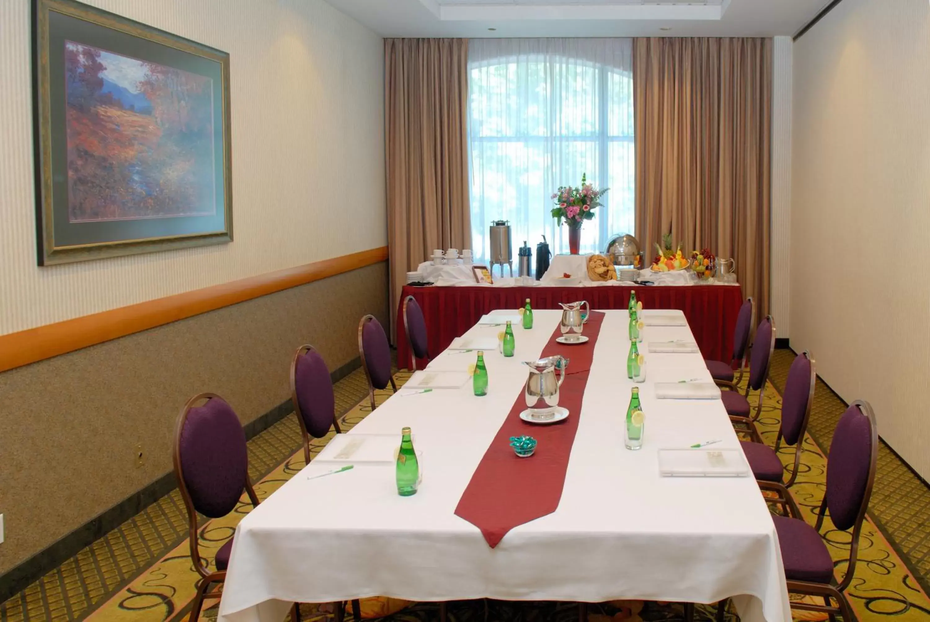 Meeting/conference room, Restaurant/Places to Eat in Holiday Inn & Suites North Vancouver, an IHG Hotel