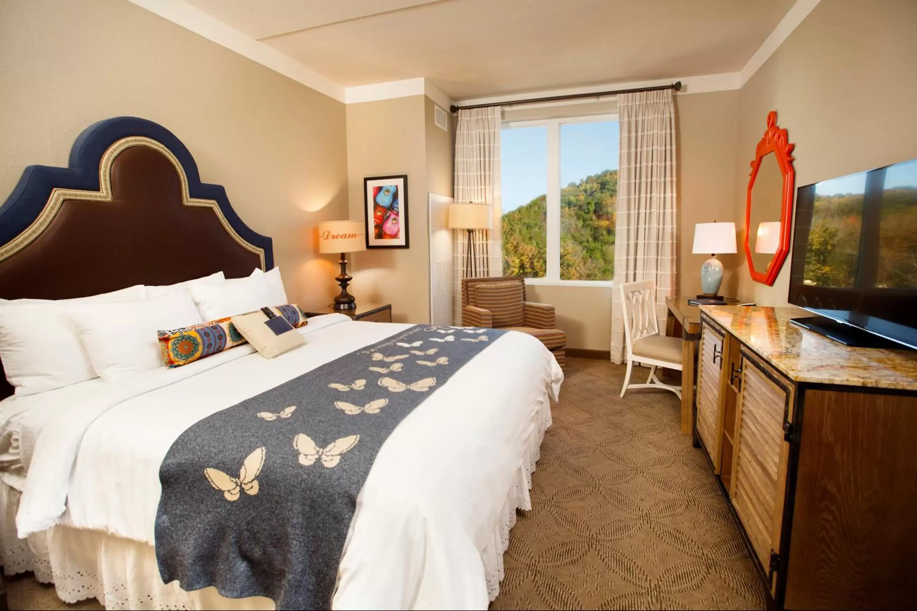 Photo of the whole room in Dollywood's DreamMore Resort and Spa
