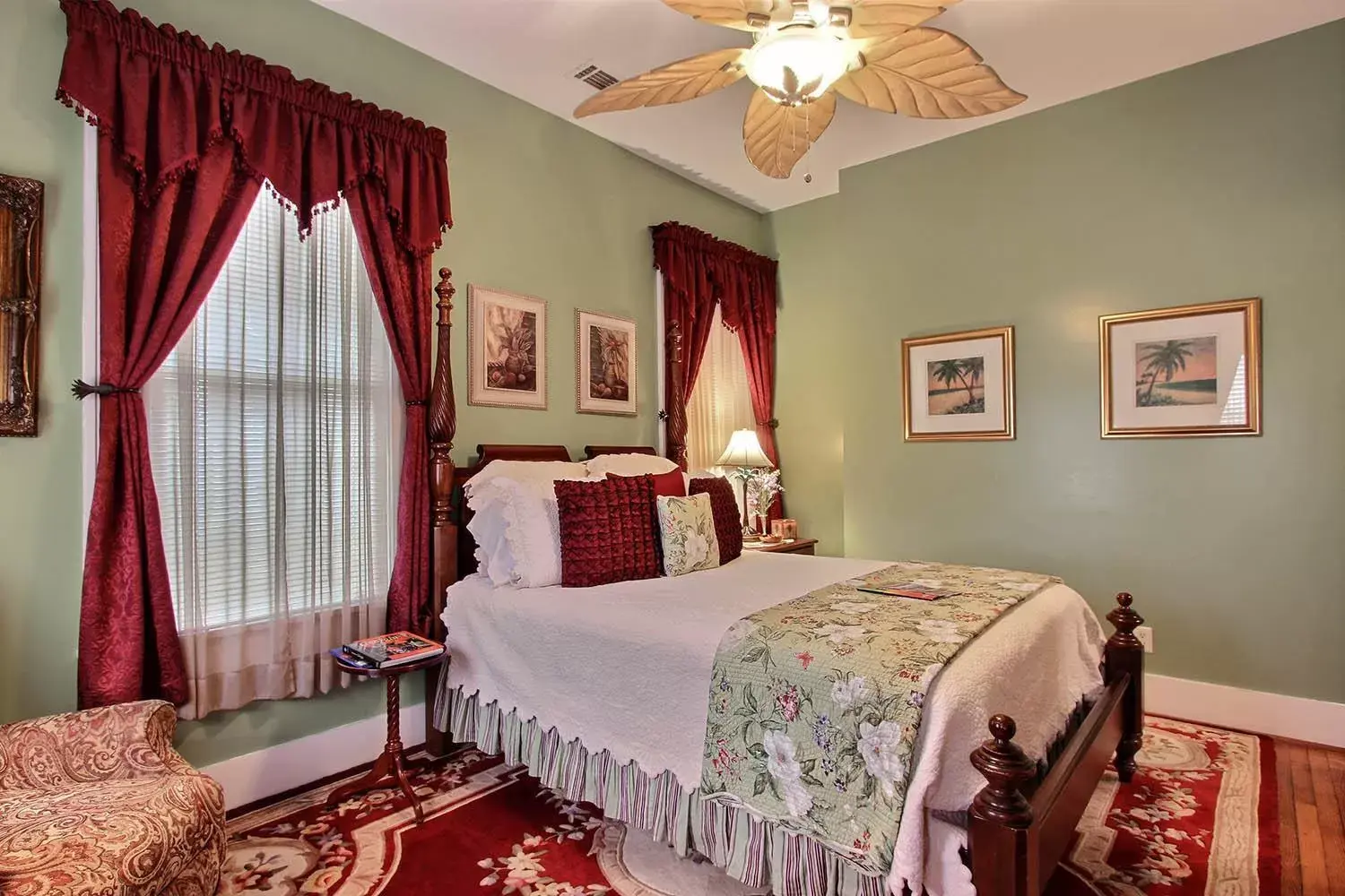 Bedroom, Bed in Green Palm Inn