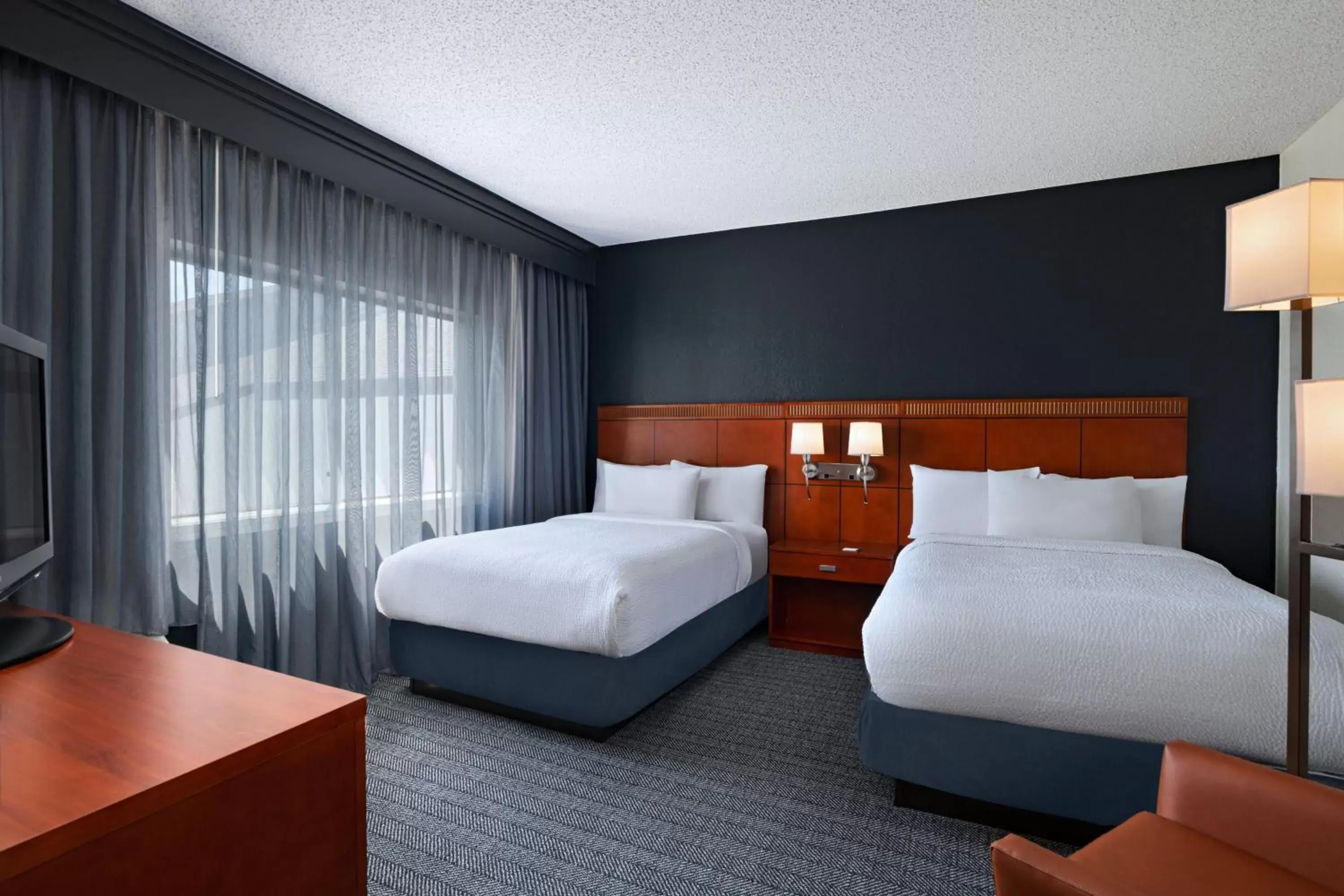 Photo of the whole room, Bed in Courtyard by Marriott Dallas Arlington Entertainment District