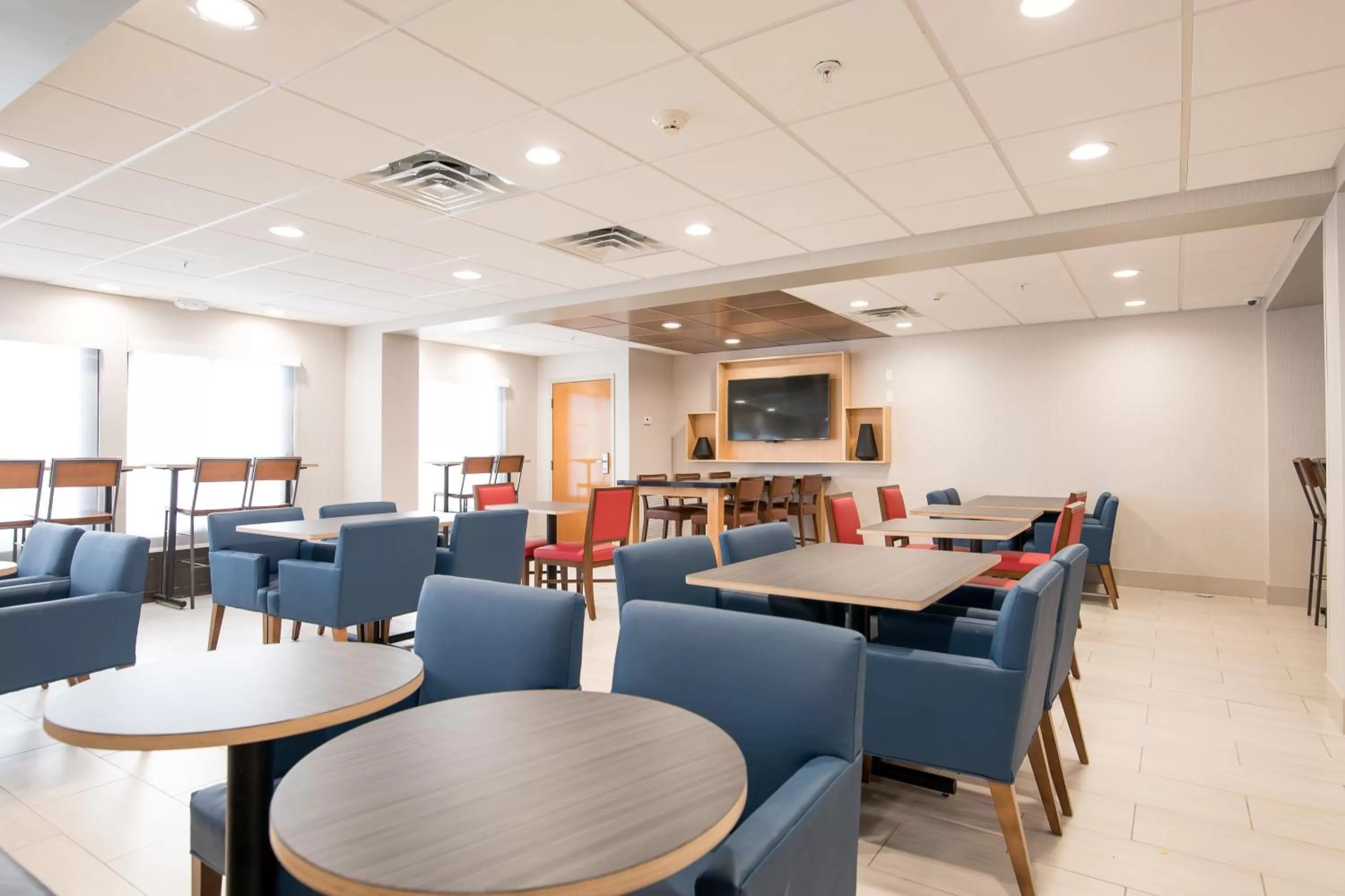 Breakfast in Holiday Inn Express Atlanta-Stone Mountain by IHG