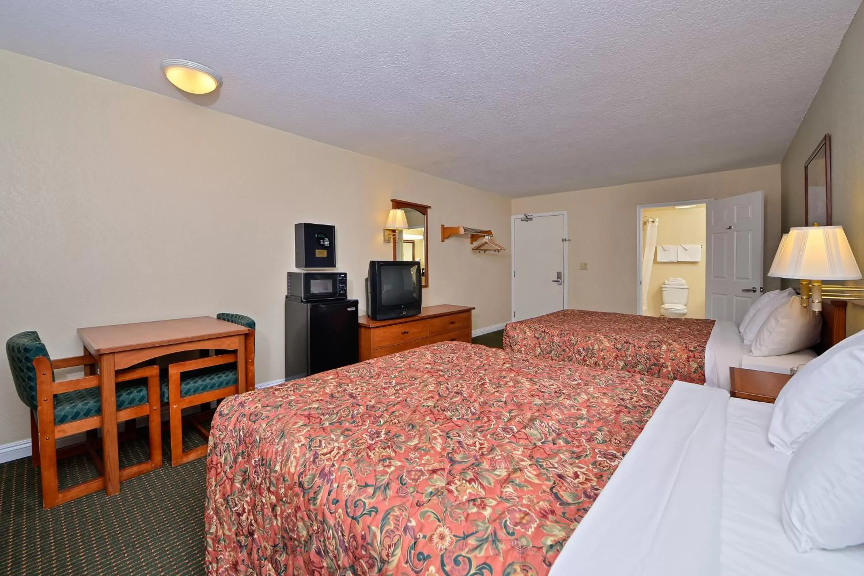 Queen Room with Two Queen Beds - Non-Smoking in Rodeway Inn San Clemente Beach