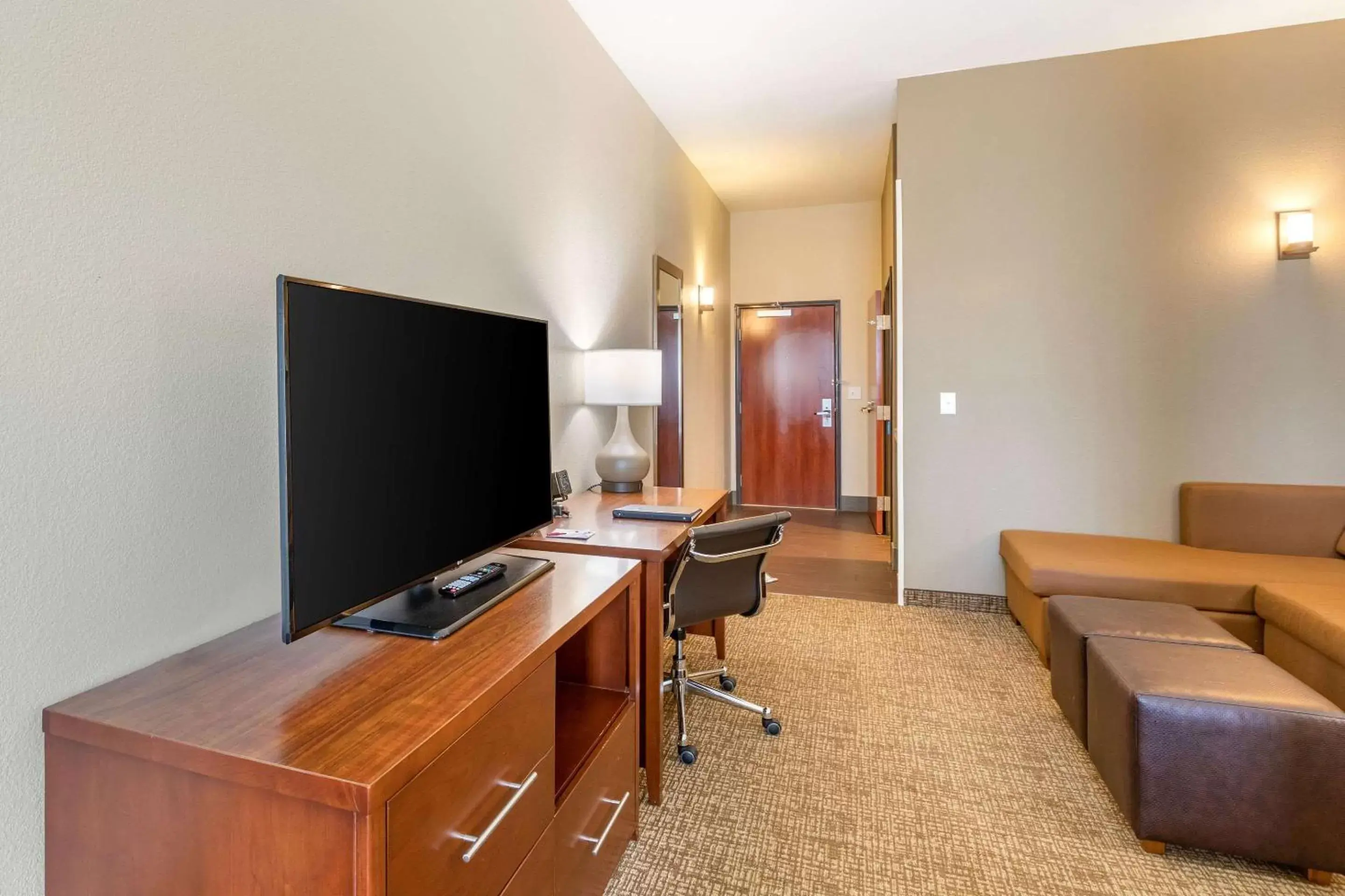Photo of the whole room, TV/Entertainment Center in Comfort Suites Near Denver Downtown