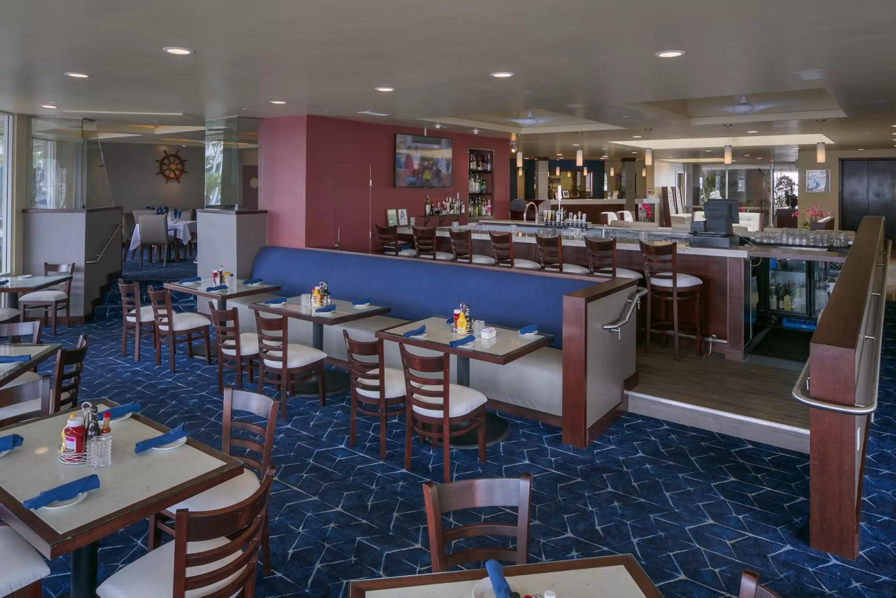 Restaurant/Places to Eat in Bay Club Hotel and Marina