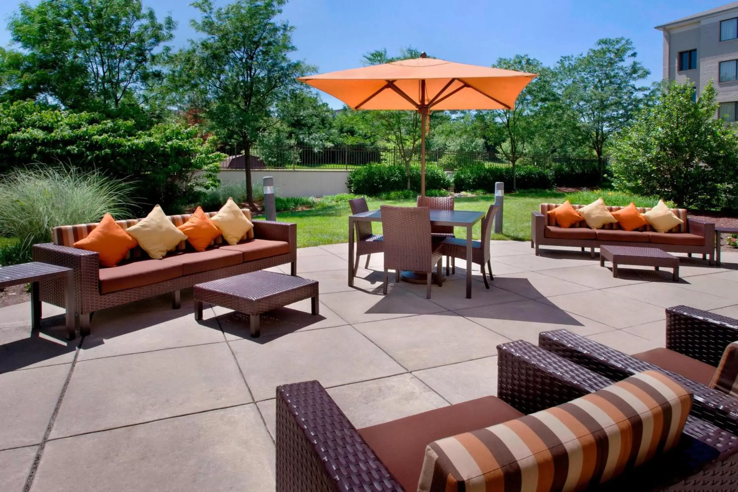 Property building, Seating Area in Courtyard Philadelphia Plymouth Meeting