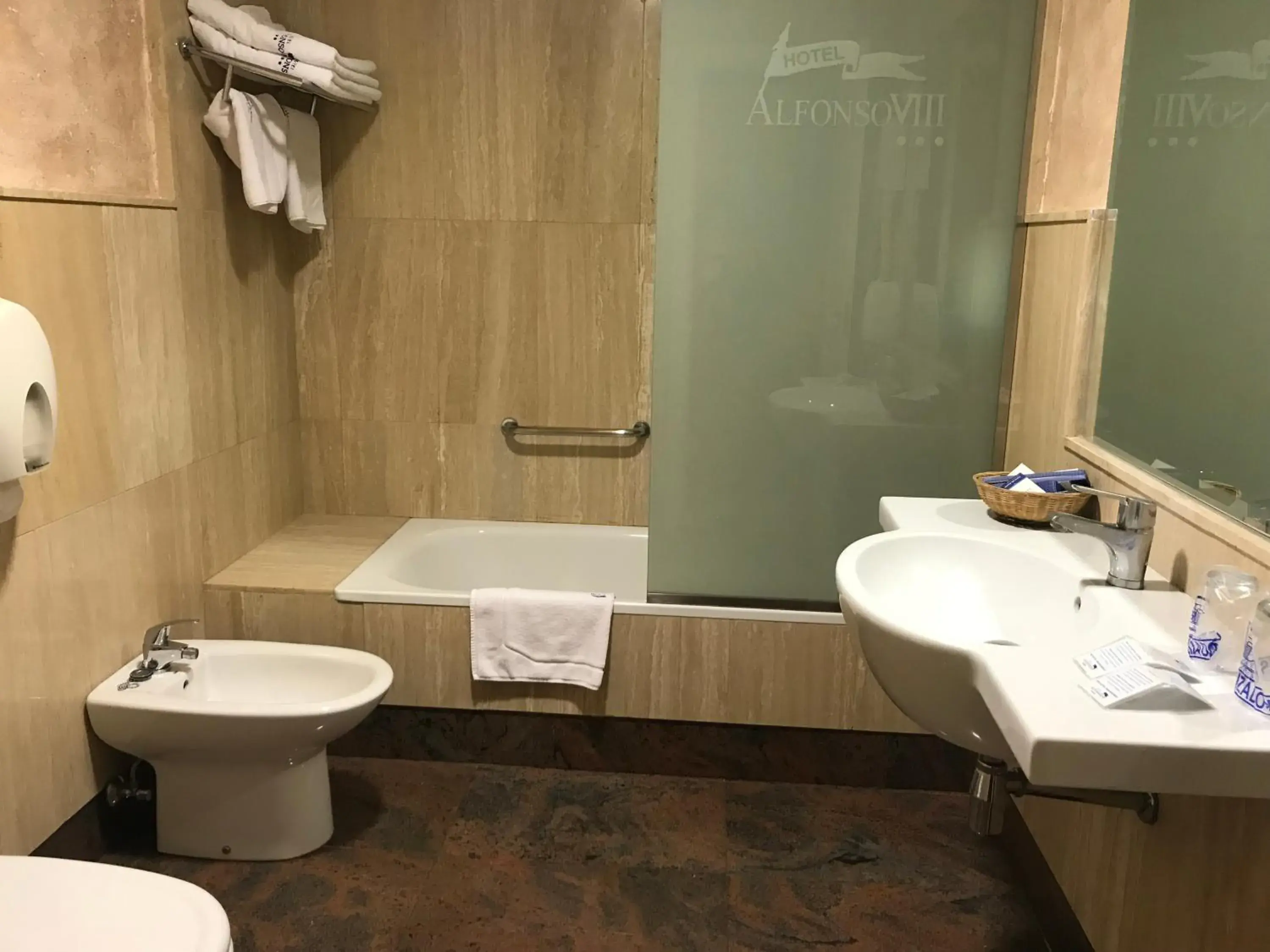 Bathroom in Hotel Alfonso VIII De Cuenca