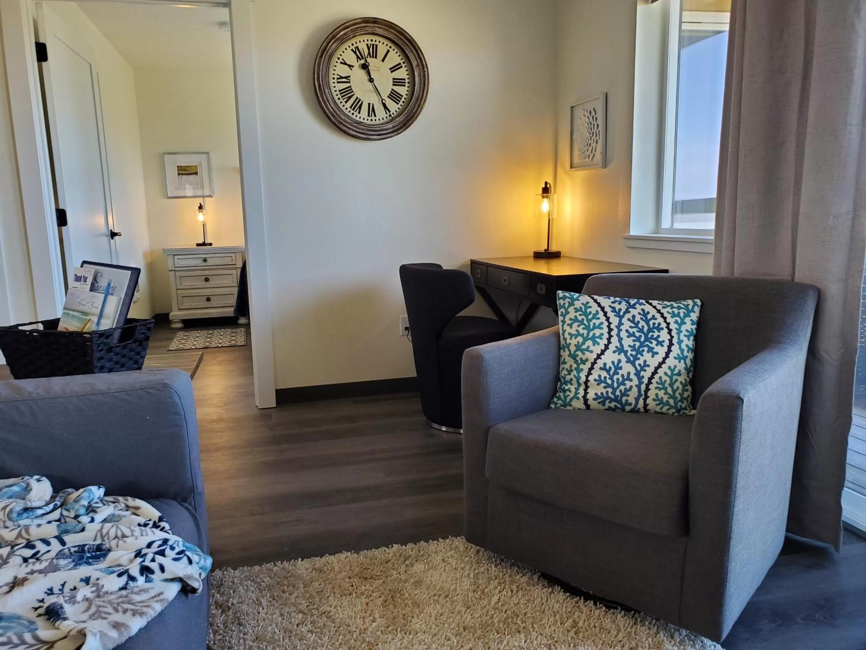 Natural landscape, Seating Area in Moonstone Beach Motel