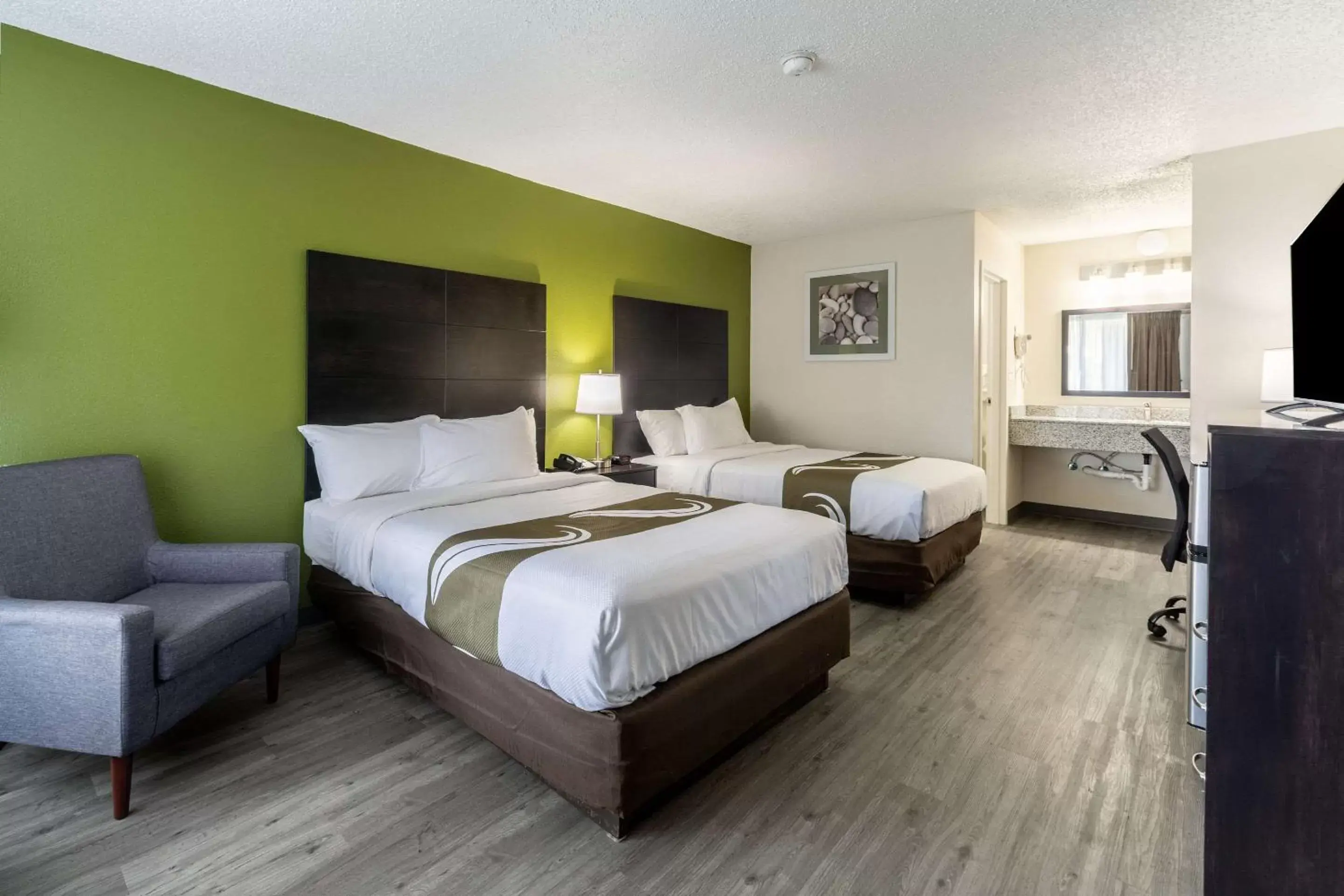 Photo of the whole room, Room Photo in Quality Inn & Suites Vandalia near I-70 and Hwy 51