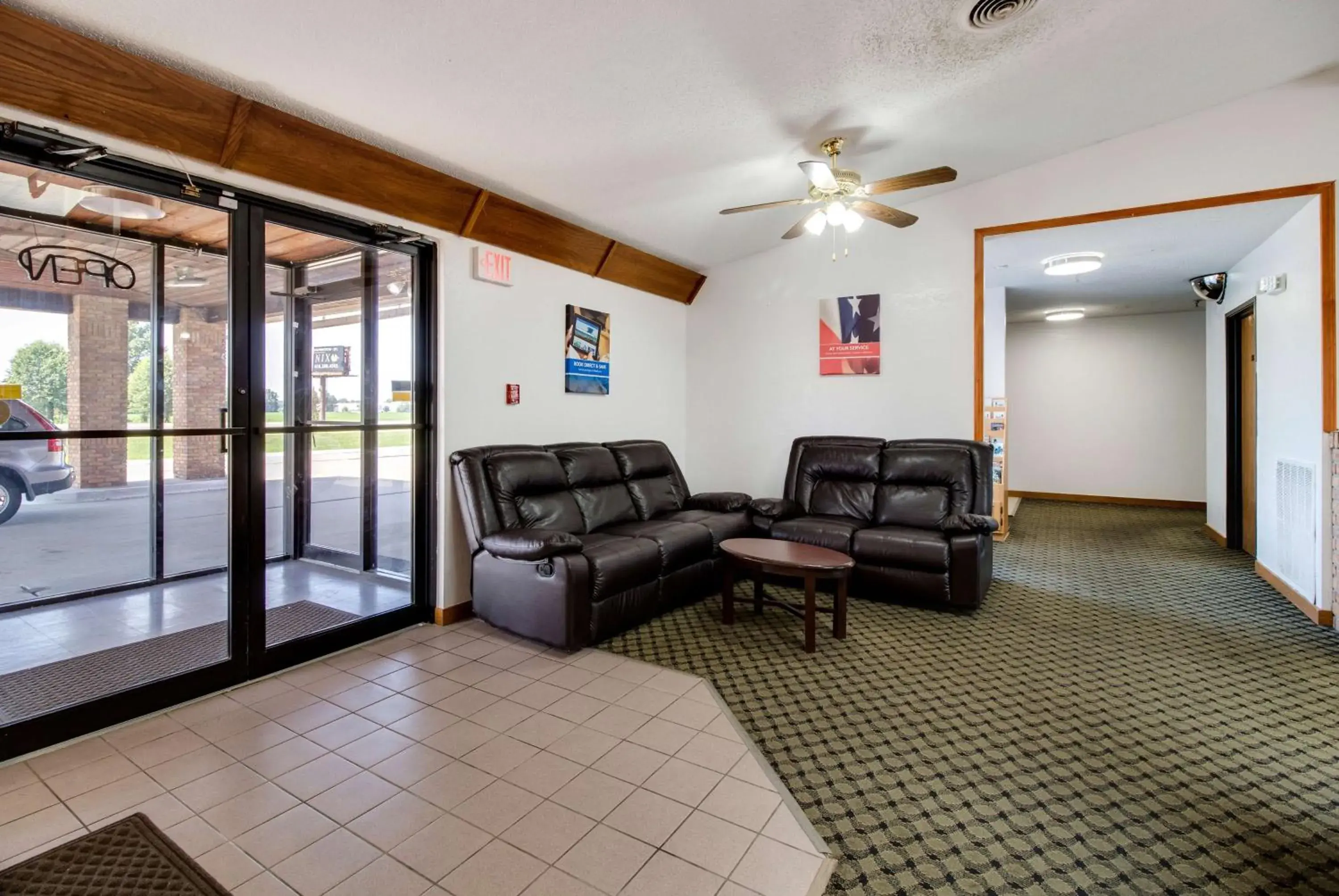 Lobby or reception, Seating Area in Motel 6-Marion, IL
