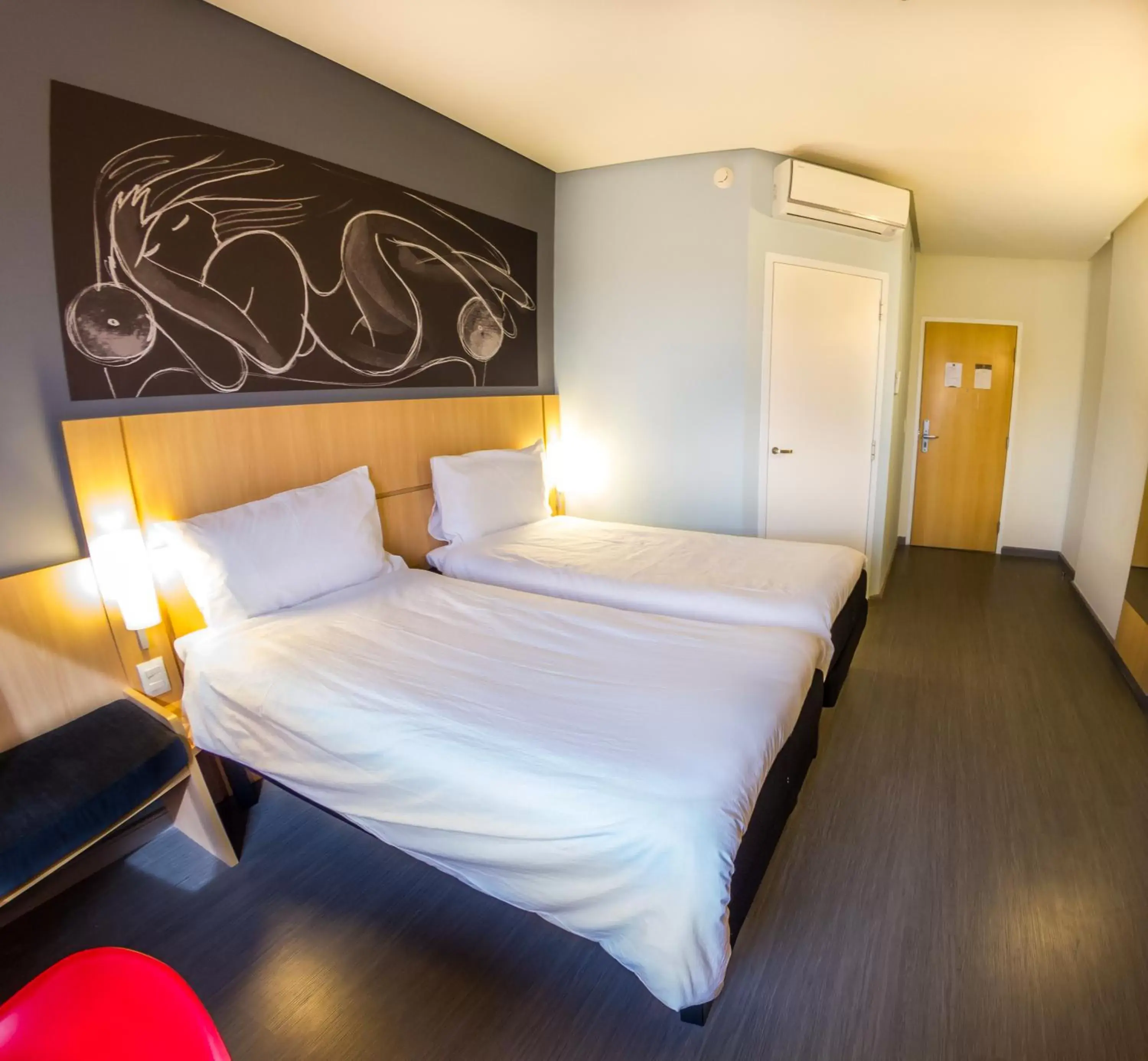 Photo of the whole room, Bed in ibis Imperatriz