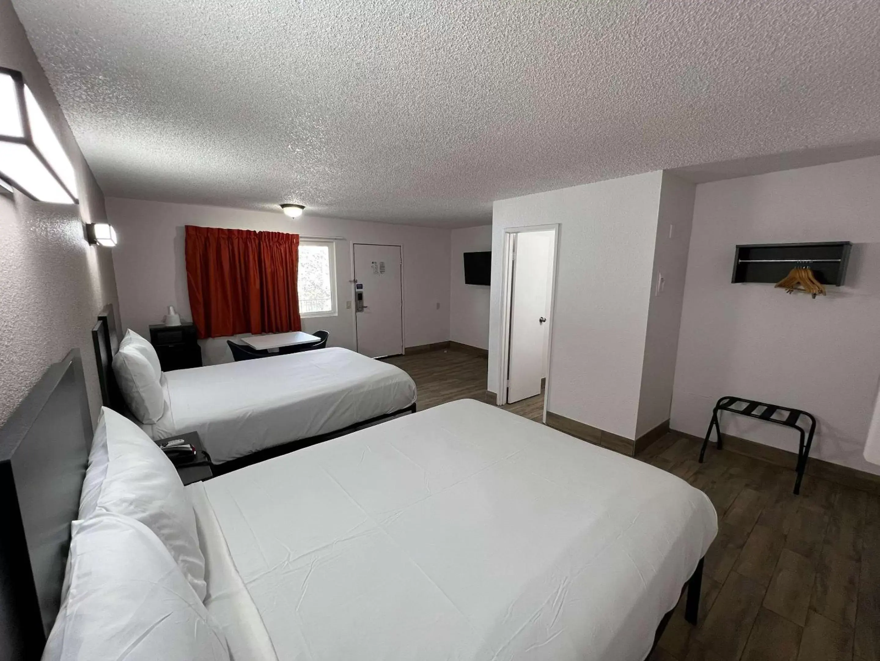 Bedroom, Bed in Motel 6-Orange, CA - Anaheim
