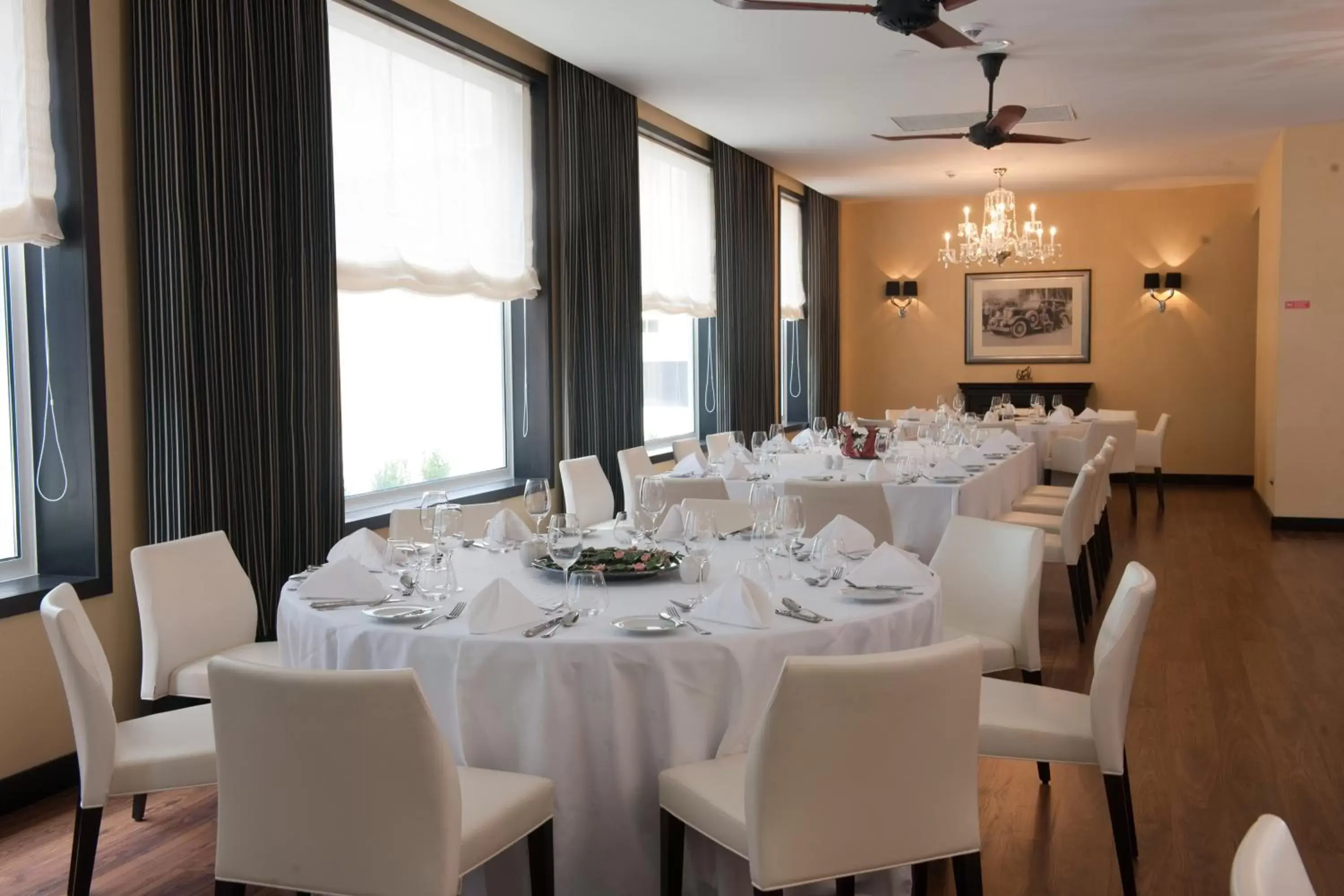 Banquet/Function facilities, Restaurant/Places to Eat in SANA Silver Coast Hotel