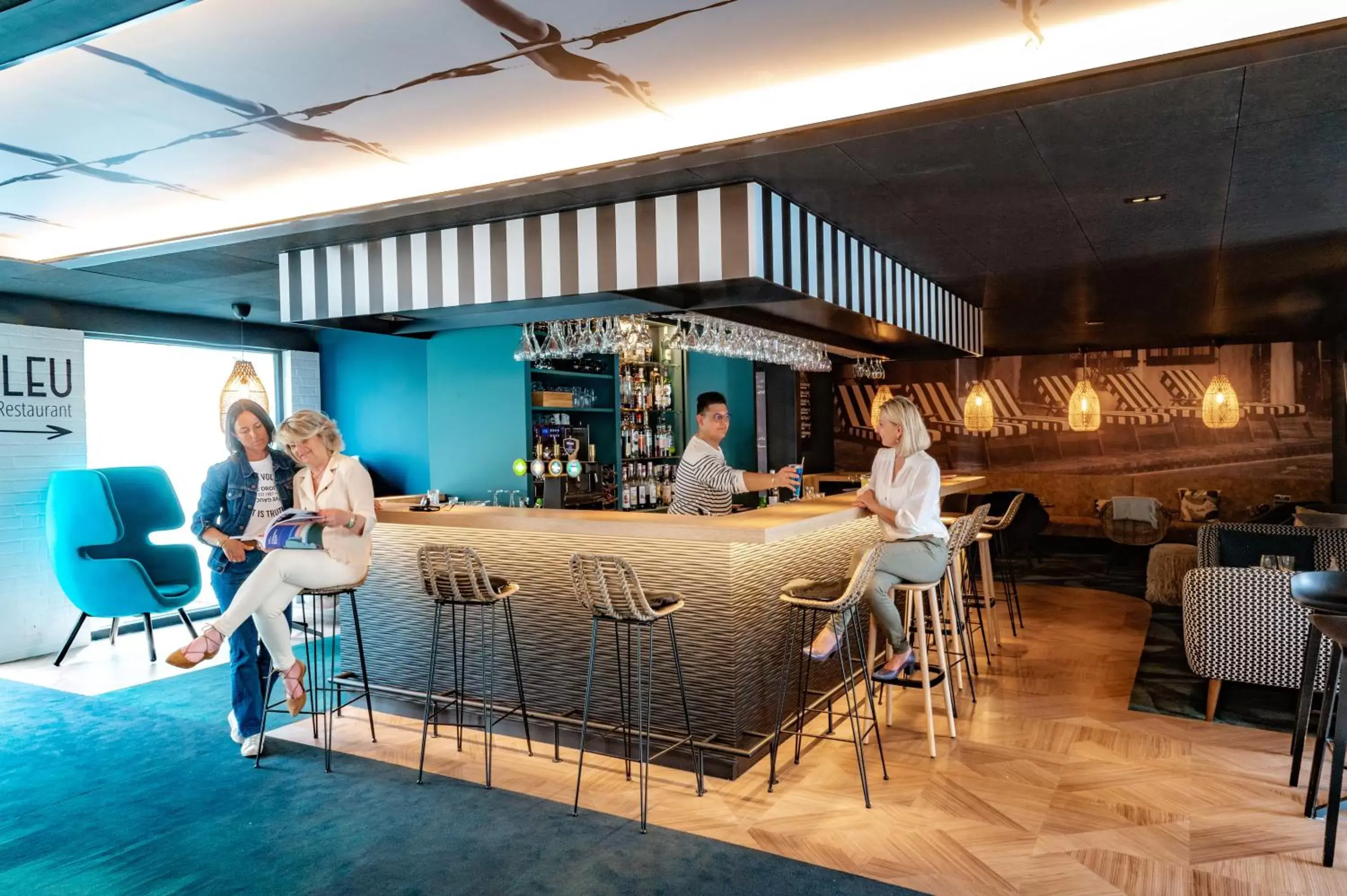 Lounge or bar in Novotel Lens Noyelles