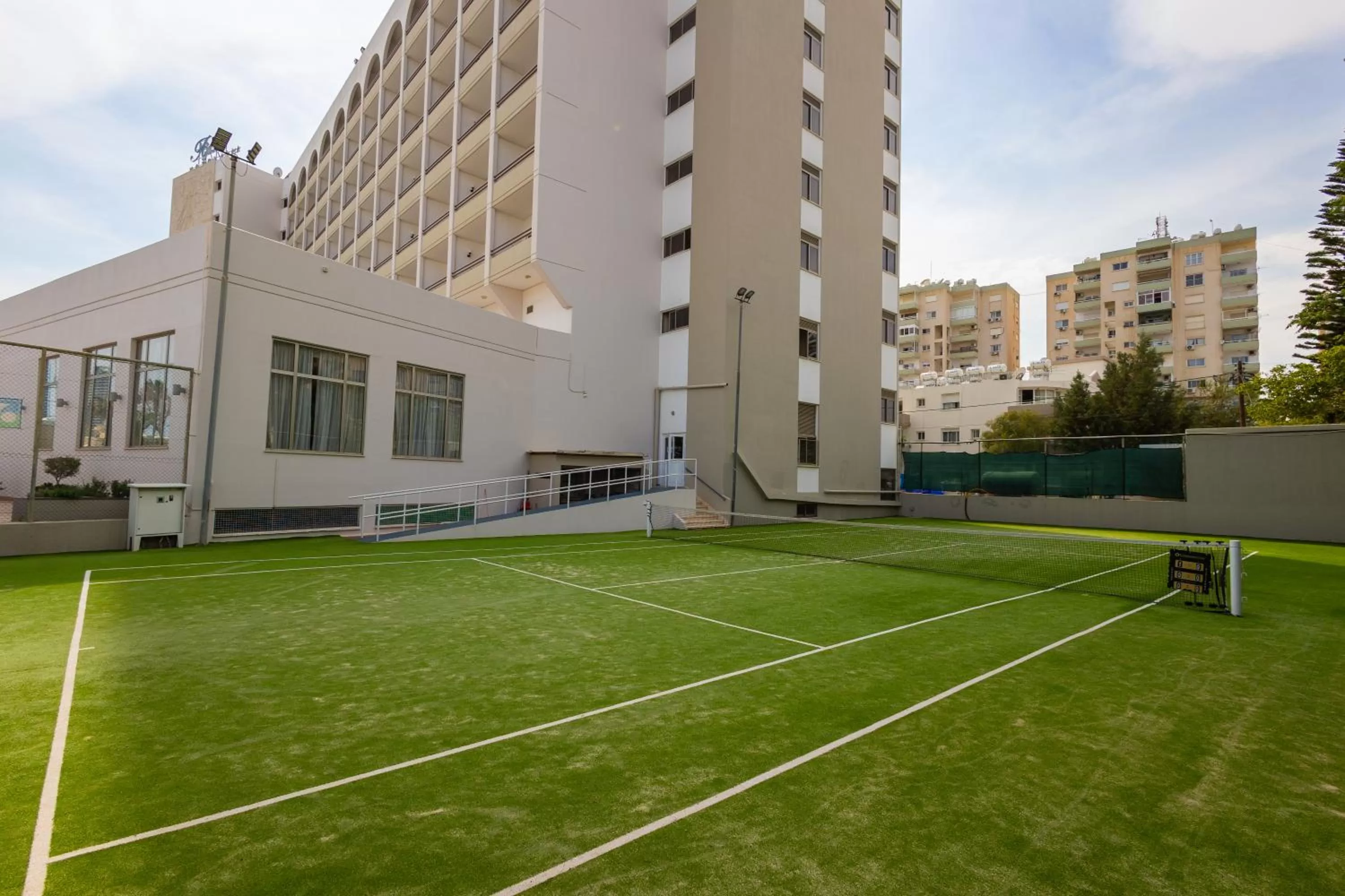 Tennis court in Ajax Hotel