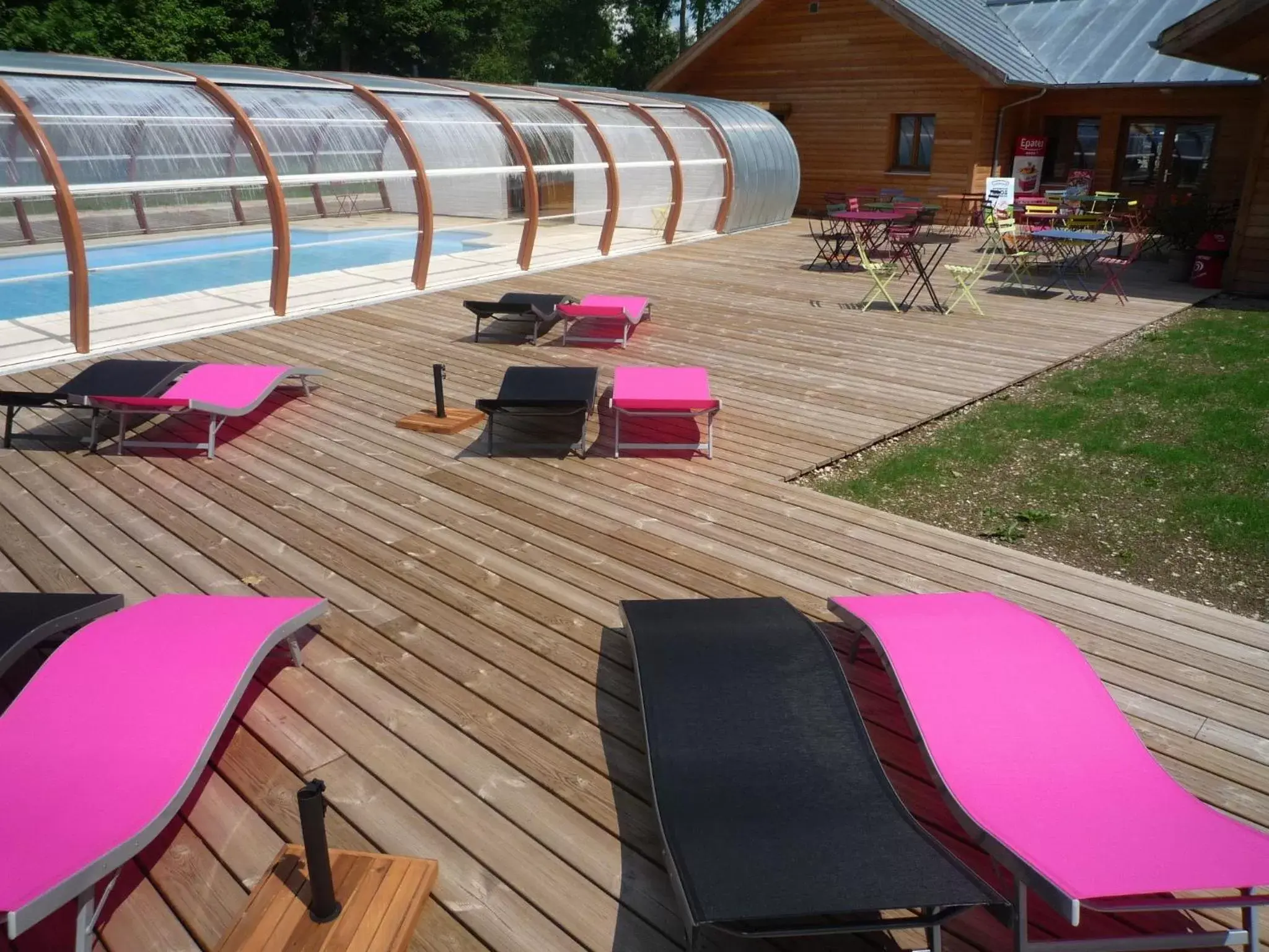 Swimming Pool in Le Village de la Champagne - Slowmoov