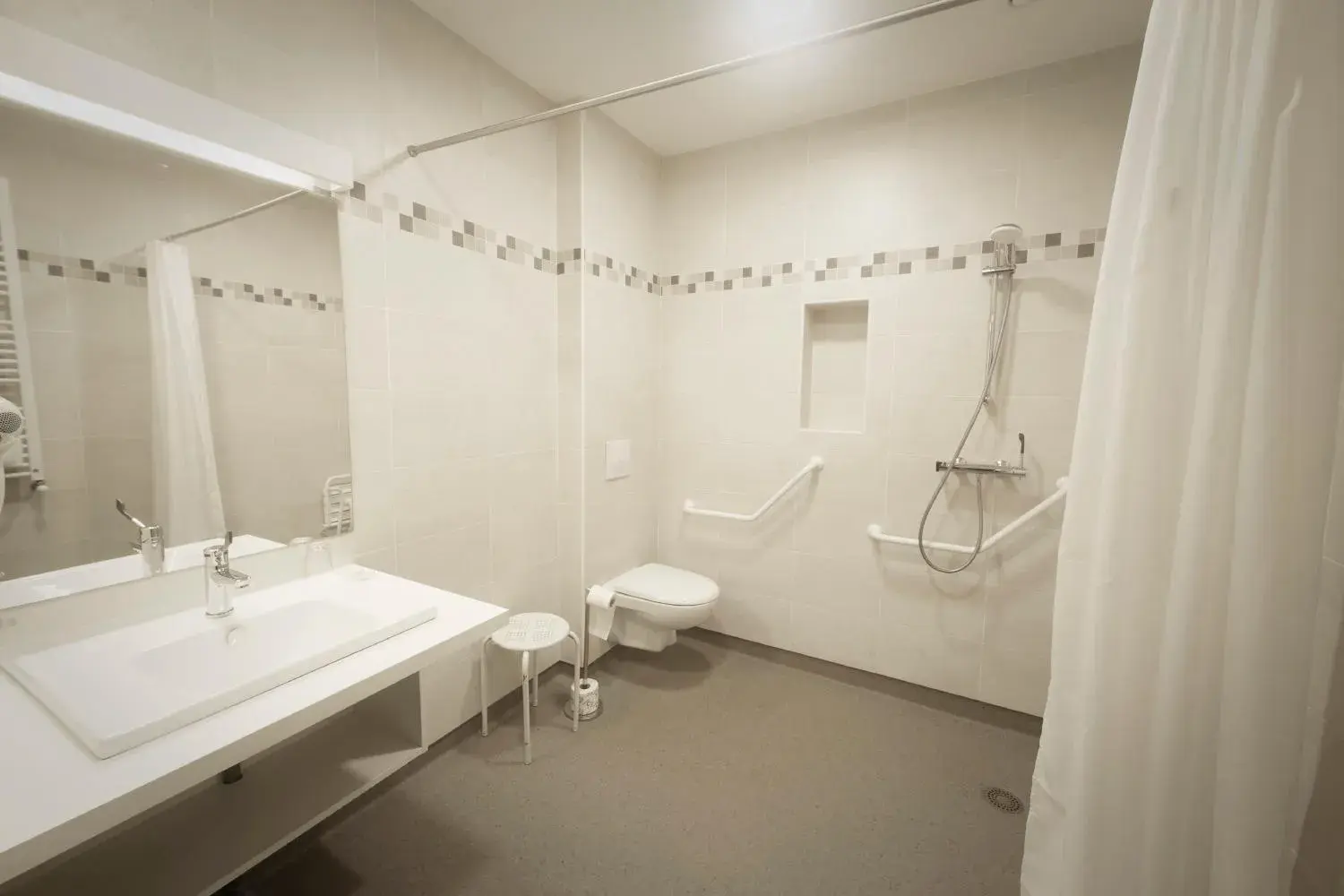 Bathroom in Hôtel Le Lons