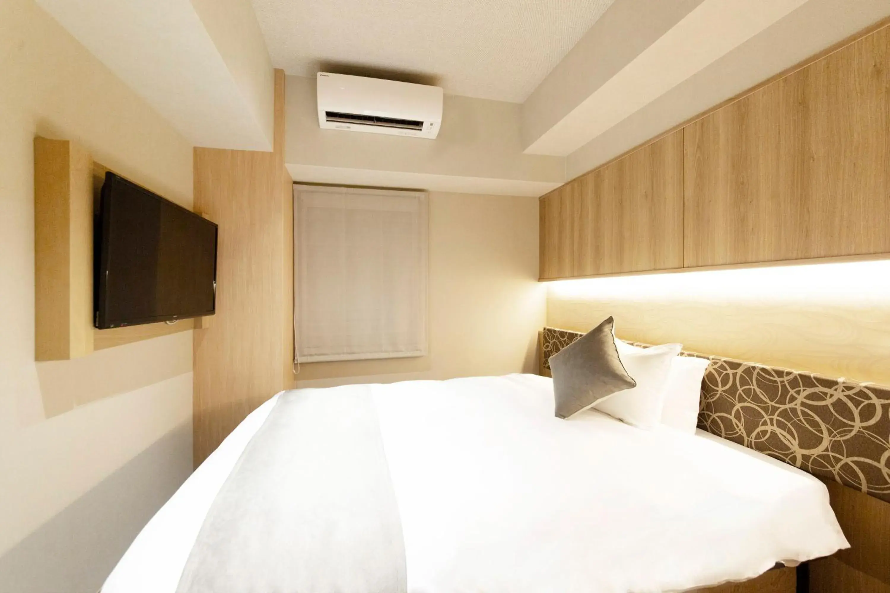 Bed in HOTEL HILLARYS Shinsaibashi