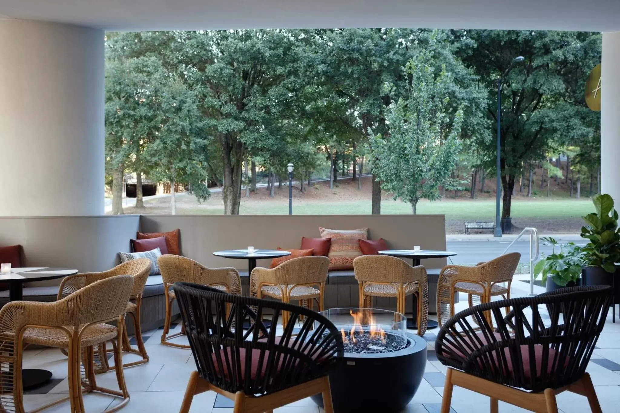 Lounge or bar, Restaurant/Places to Eat in Kimpton Shane Atlanta, an IHG Hotel