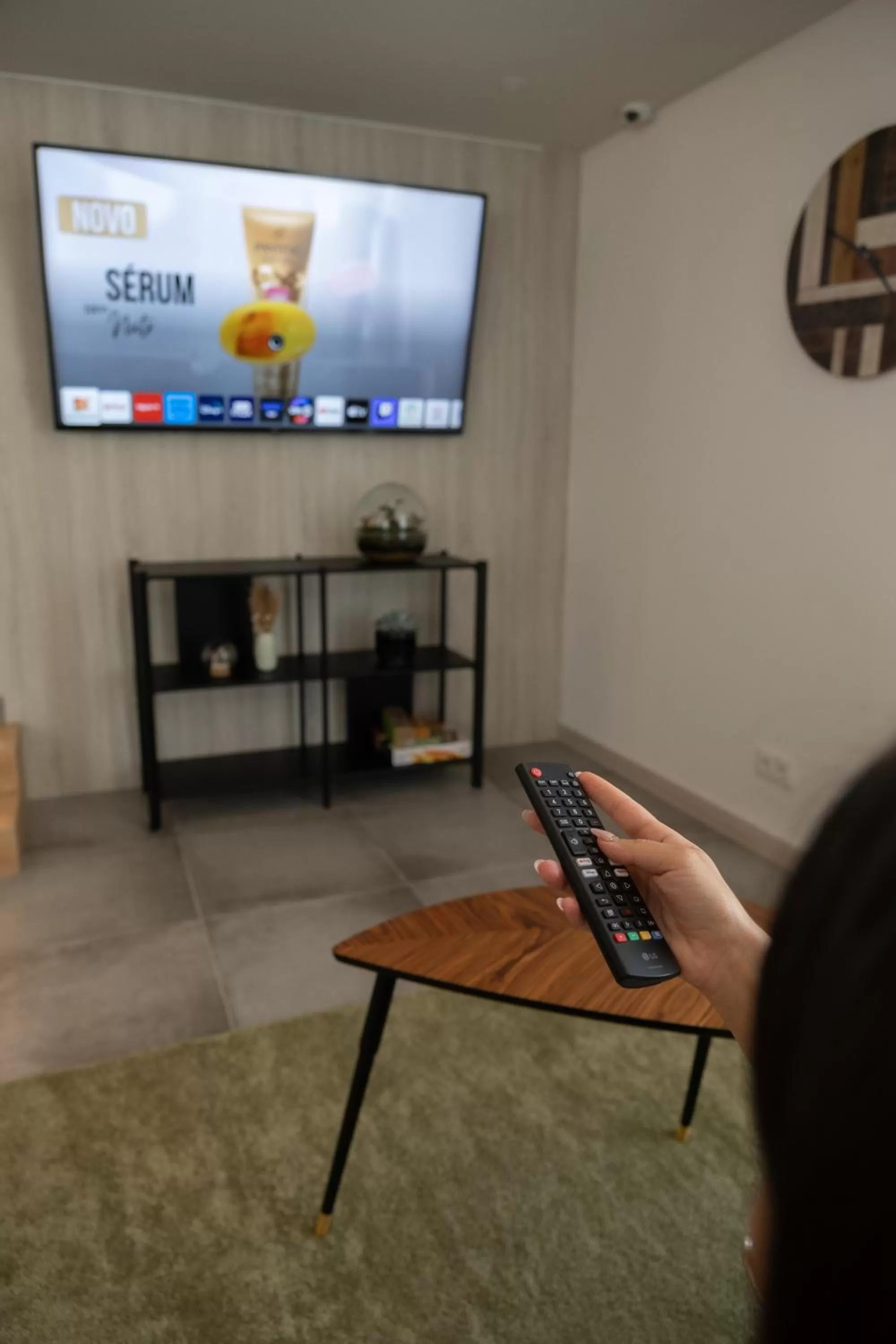 Communal lounge/ TV room in Ria Formosa Guest House