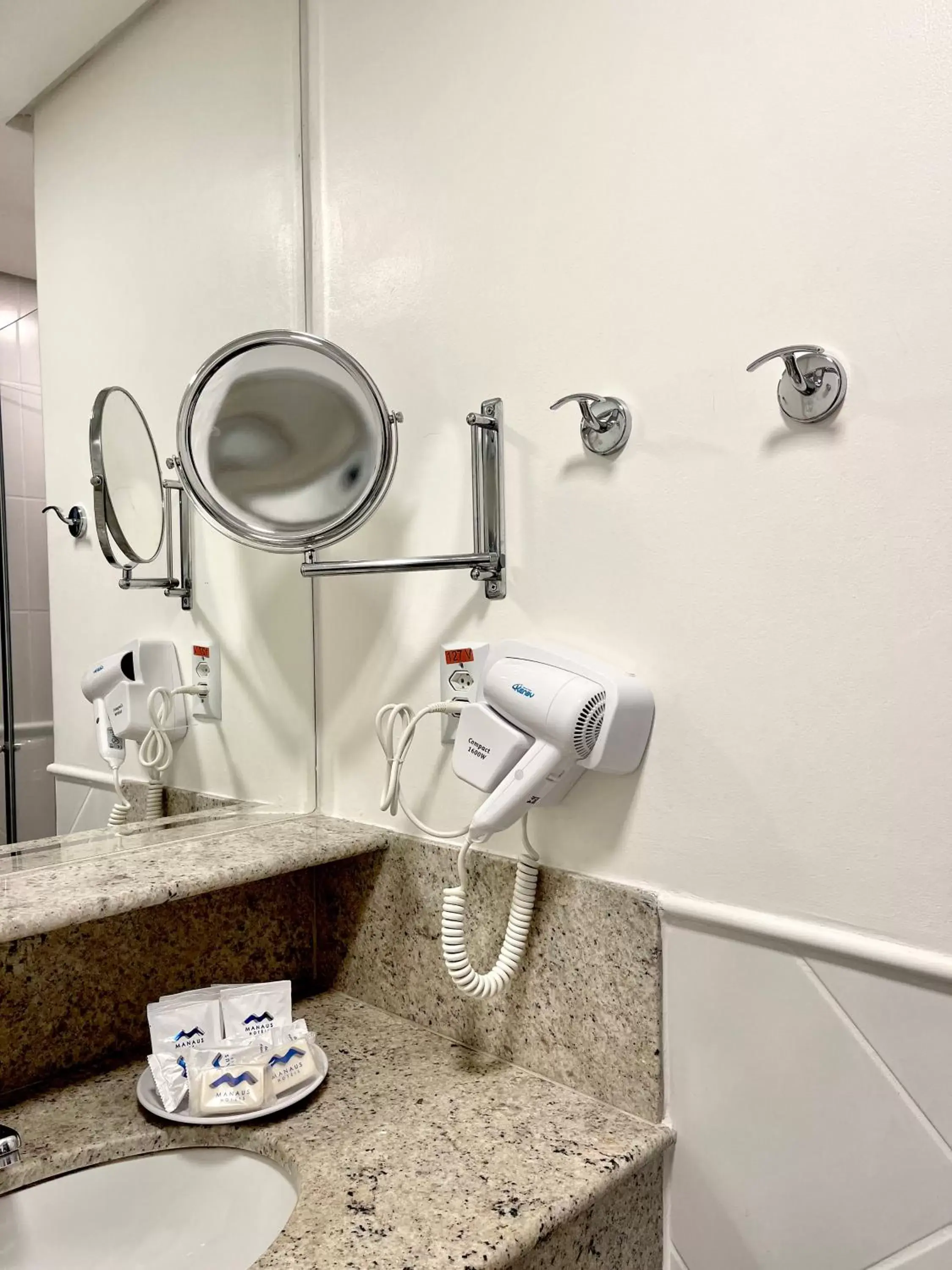 Bathroom in Hotel Saint Paul Bathroom in Hotel Saint Paul