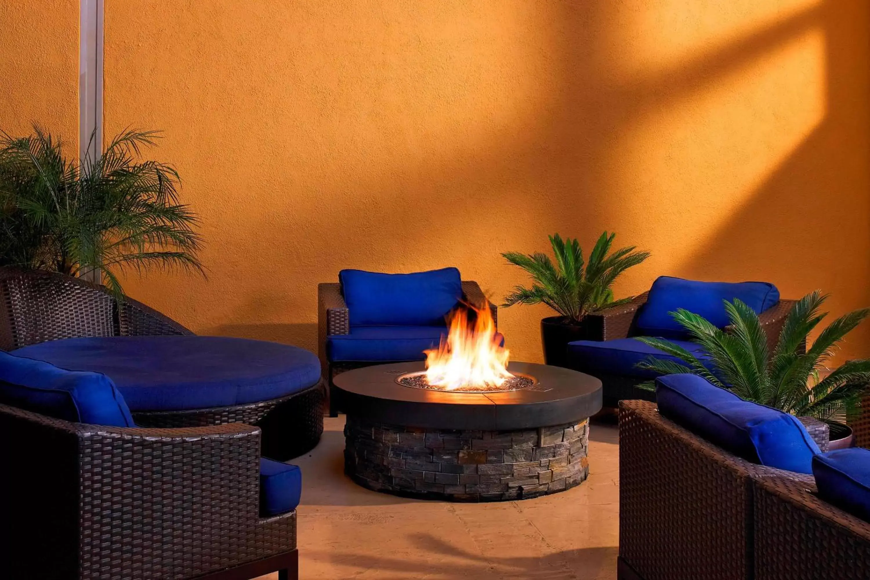 Lounge or bar, Seating Area in Sheraton Agoura Hills Hotel