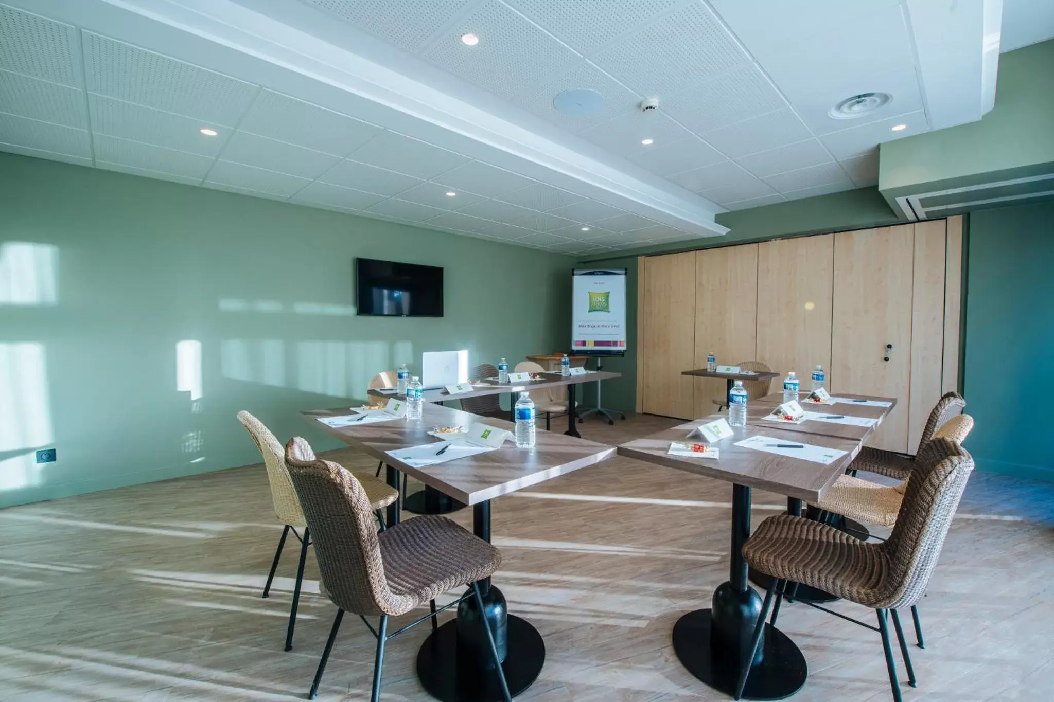 Business facilities in ibis Styles Antibes