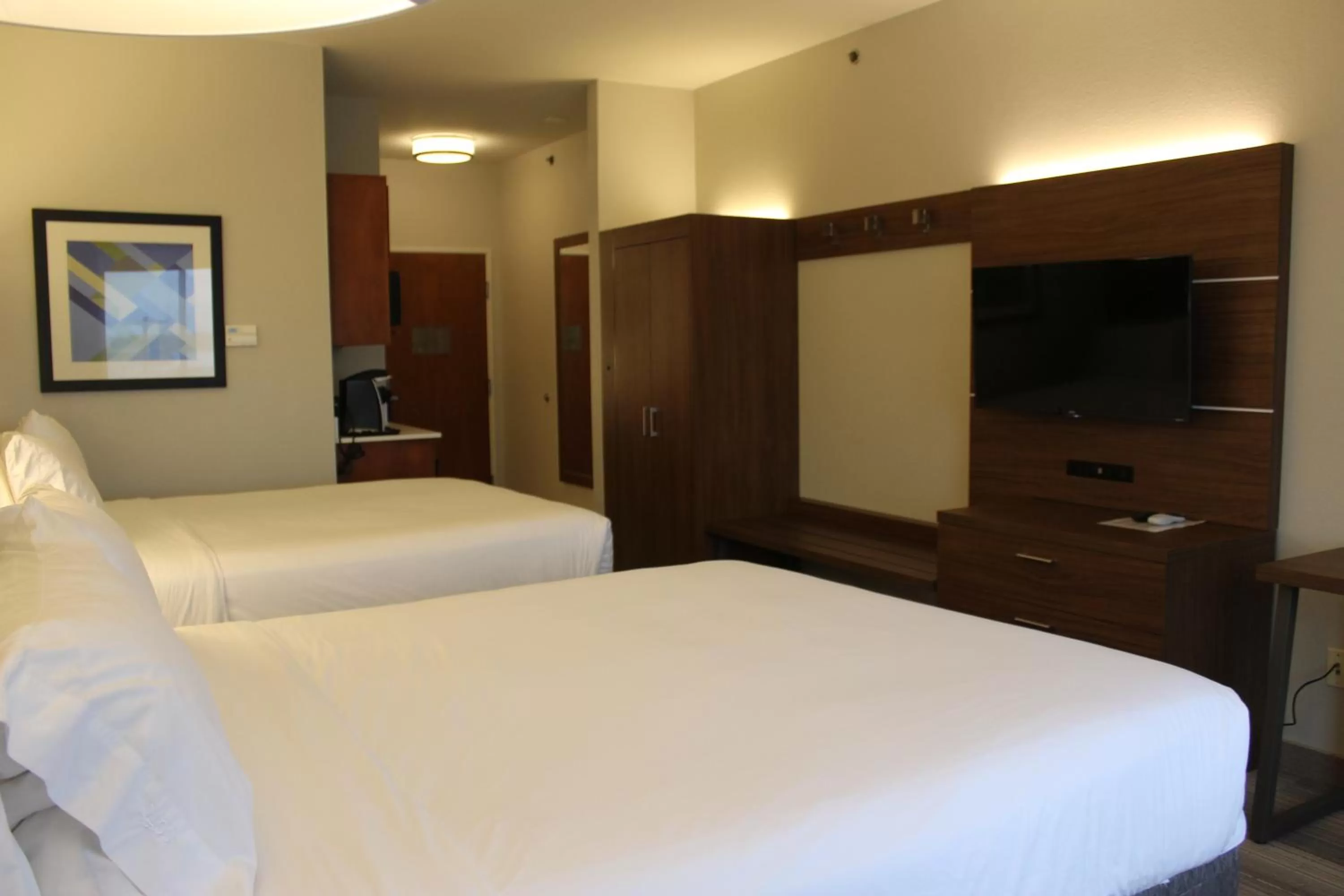 TV and multimedia, Bed in Holiday Inn Express Hotel & Suites Mansfield by IHG
