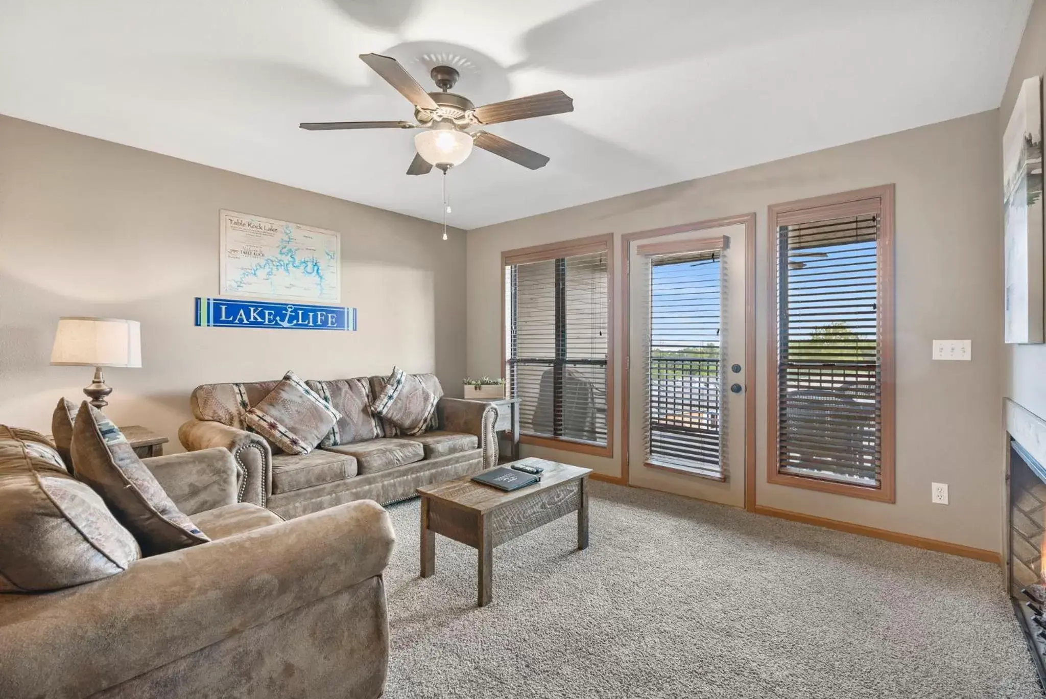 Living room, Seating Area in Table Rock Resorts at Indian Point