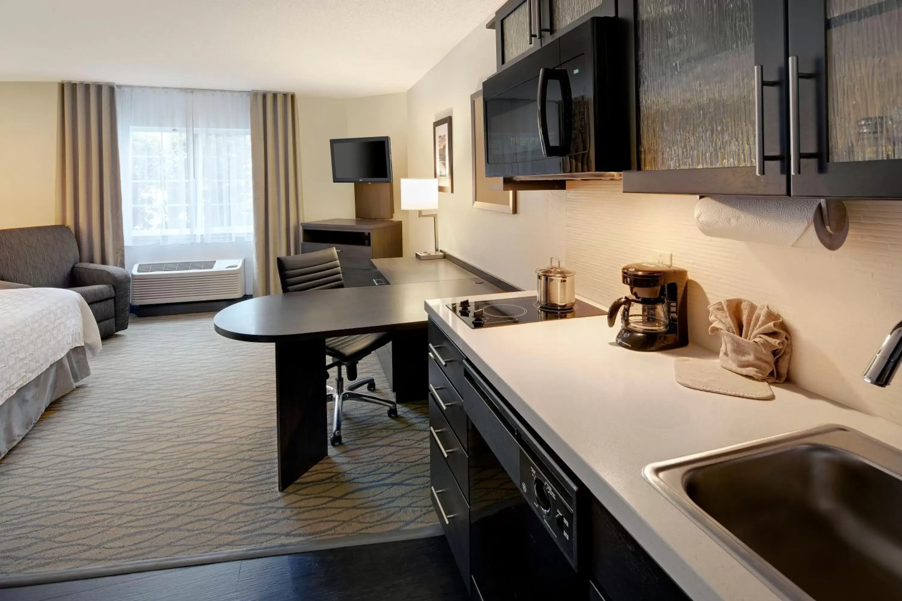 Photo of the whole room, Bed in Candlewood Suites Rogers-Bentonville by IHG Photo of the whole room, Bed in Candlewood Suites Rogers-Bentonville by IHG