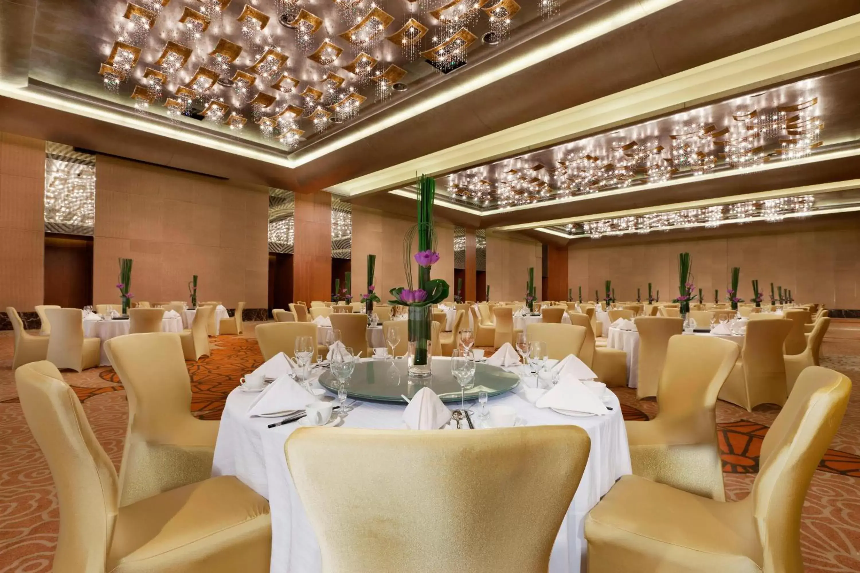 Meeting/conference room, Restaurant/Places to Eat in Sheraton Grand Beijing Dongcheng Hotel