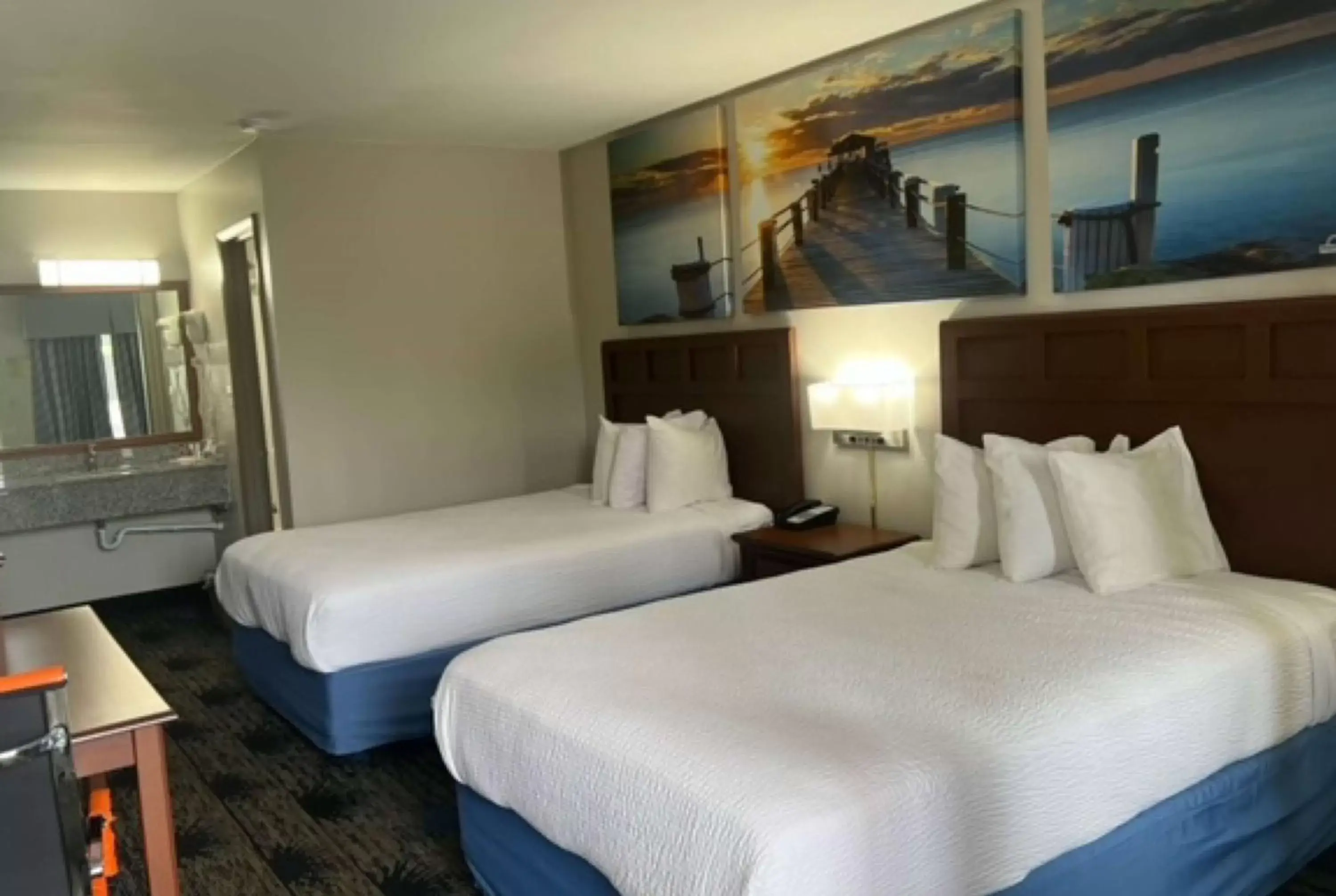 Photo of the whole room, Bed in Days Inn by Wyndham Greenville