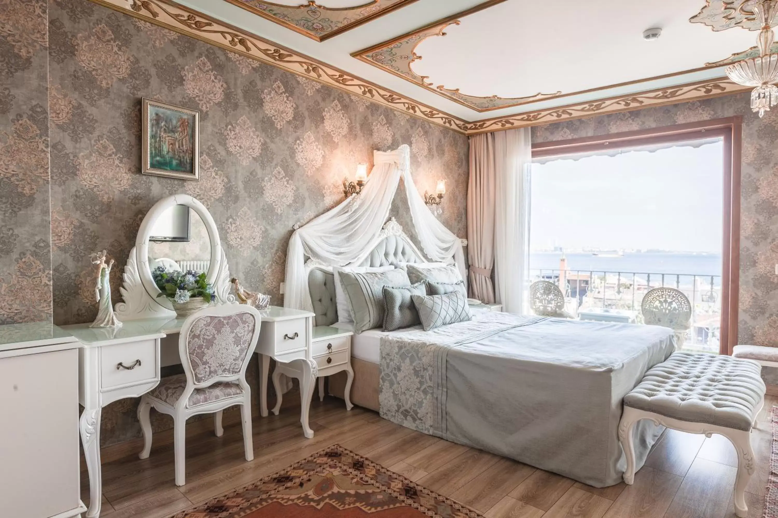 Photo of the whole room in Romantic Hotel Istanbul