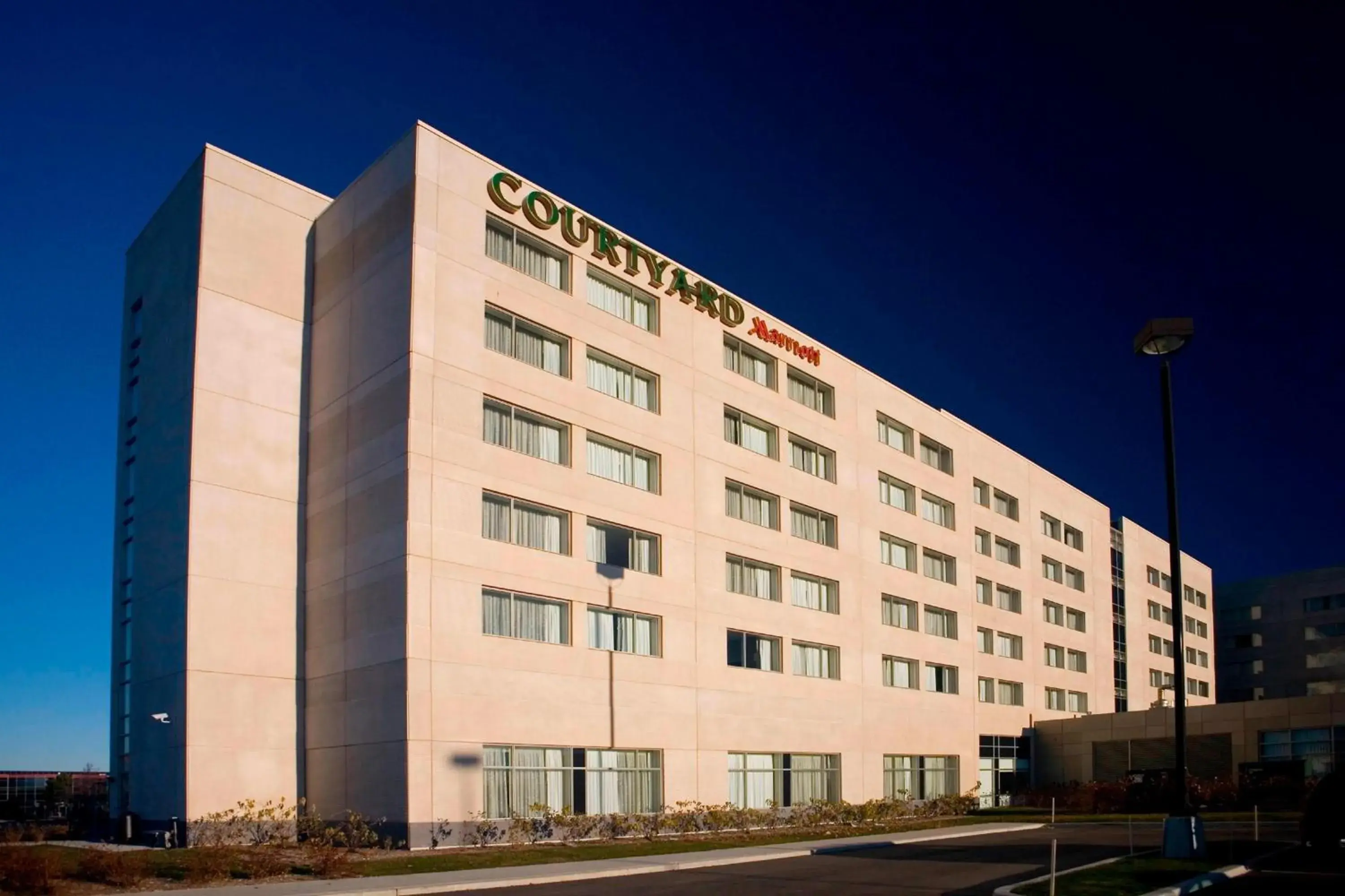 Property Building in Courtyard by Marriott Montreal Airport